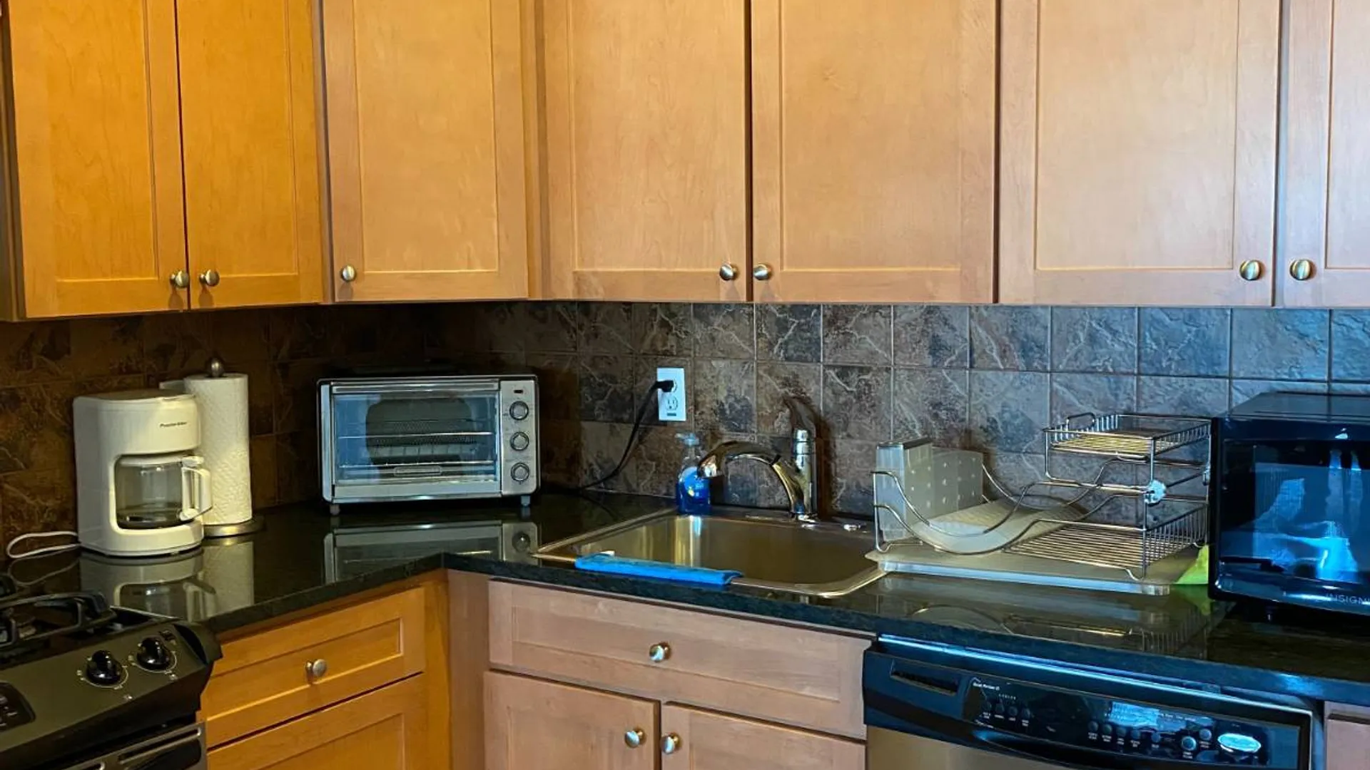 Property at 1425 Broadway, Astoria, NY 11106 3