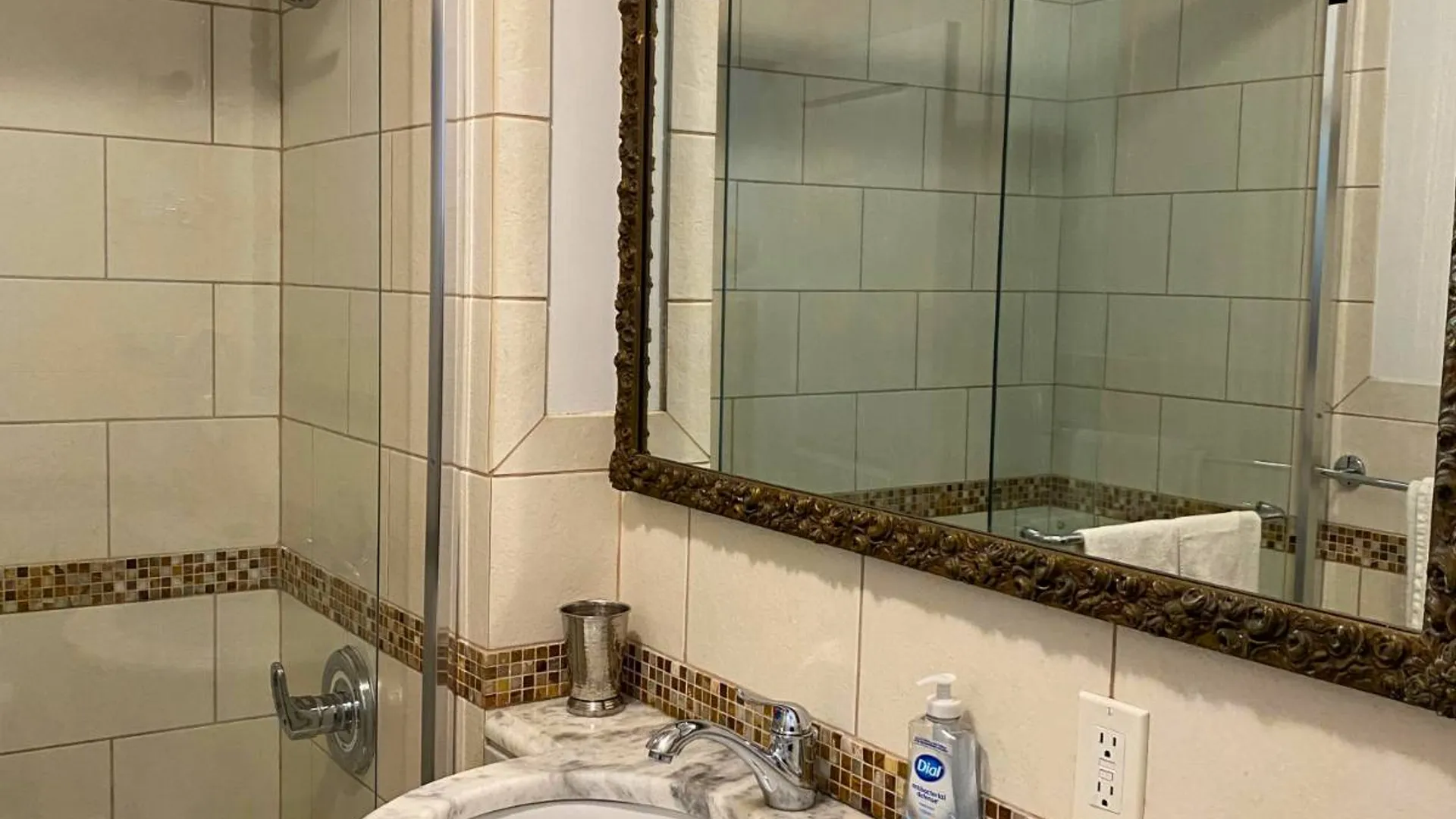Property at 1425 Broadway, Astoria, NY 11106 8