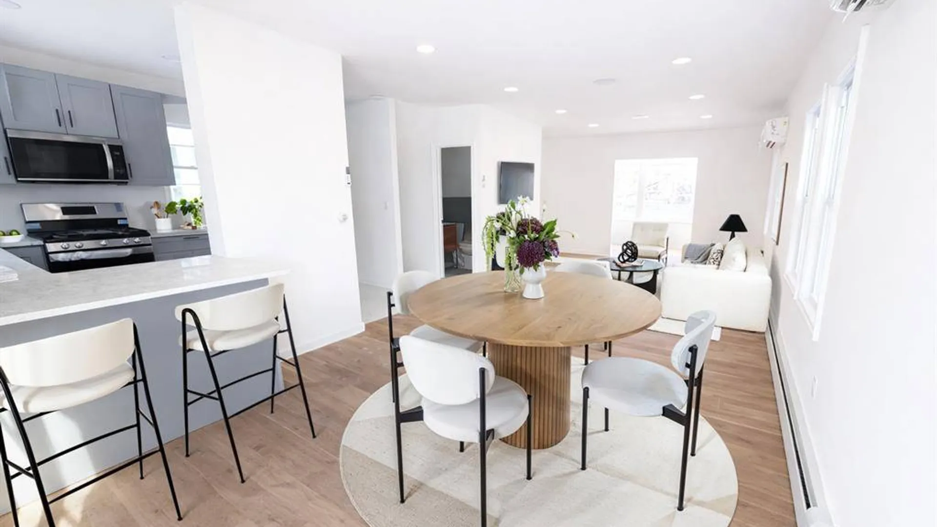 Property at 112-16 198th St, St Albans, NY 11412 4