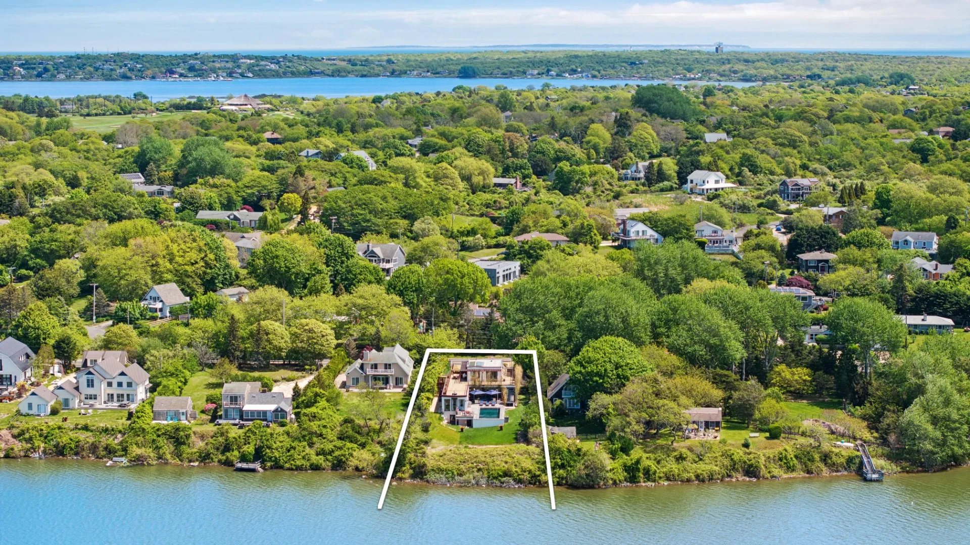 Property at 113 S EDGEMERE ST, Montauk, NY 11954 32