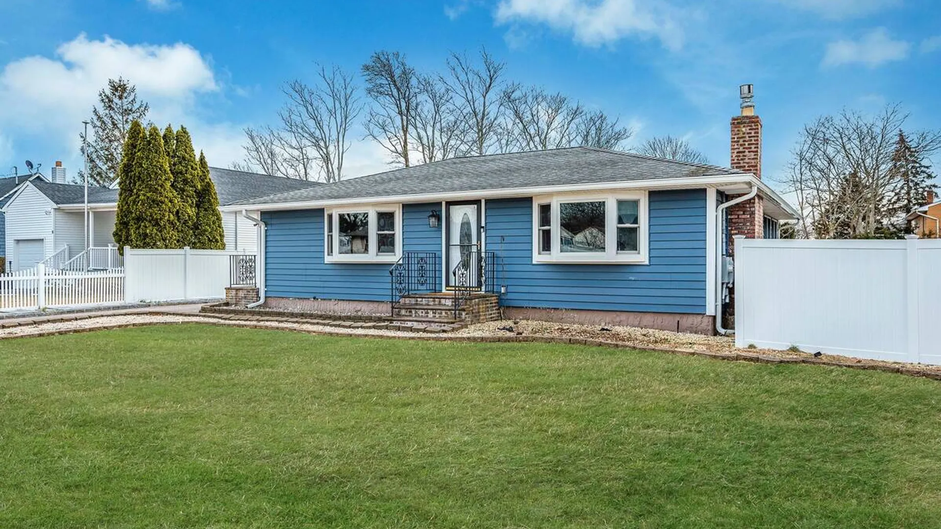 Property at 6 Rugby Drive, Shirley, NY 11967 4