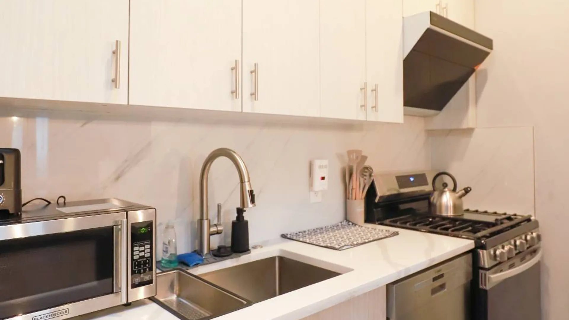Property at 30 Market Street, New York, NY 10002 7