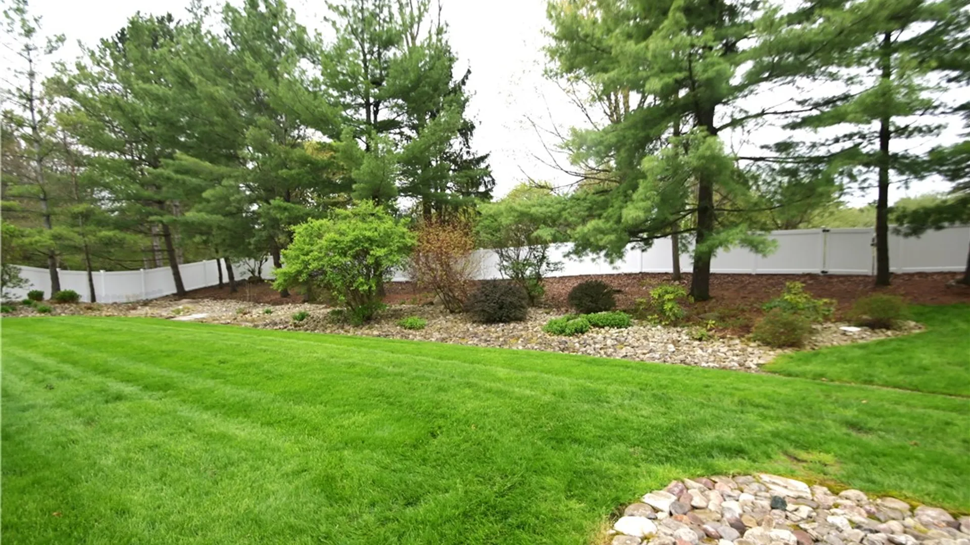 Property at 38 Farm Field Lane, Pittsford, NY 14534 32