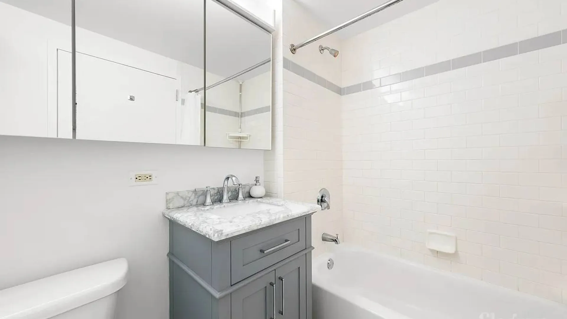 Property at 520 West 23rd Street, New York, NY 10011 3