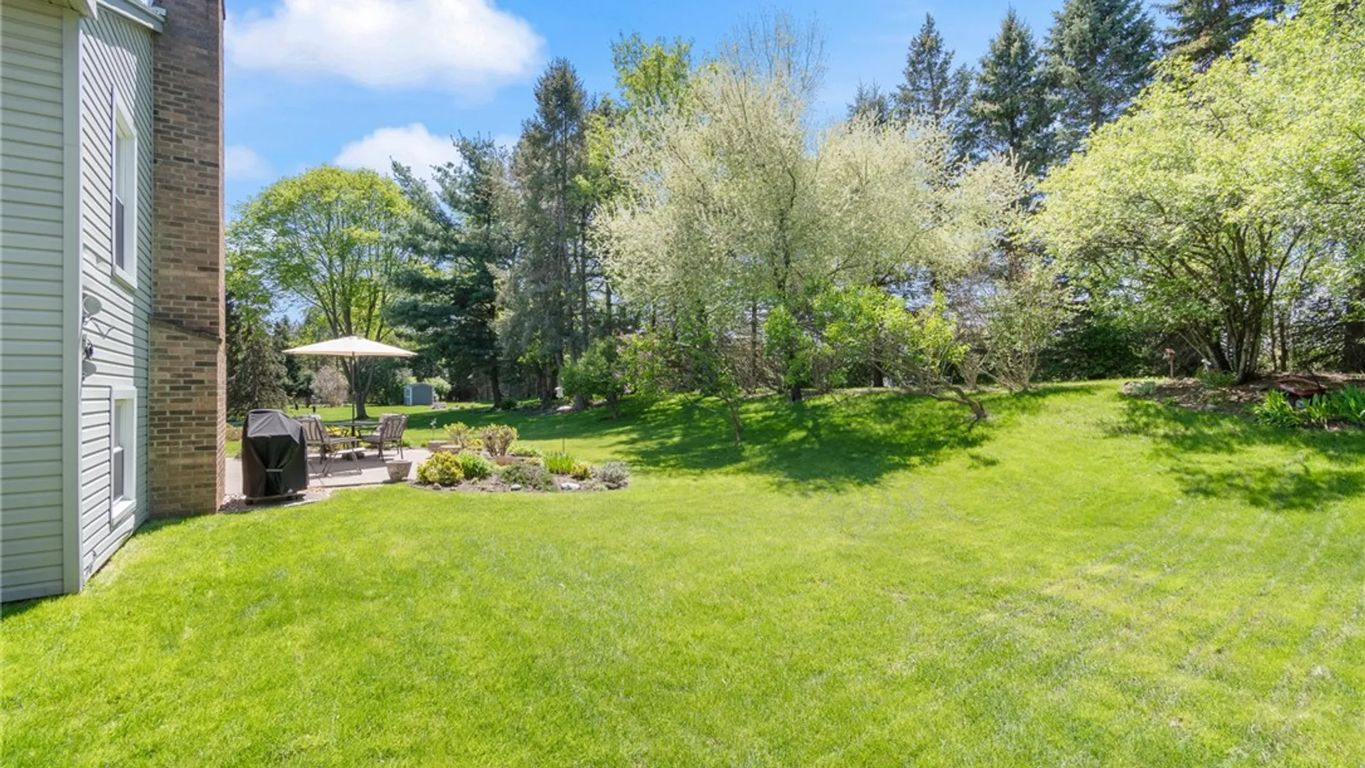 Property at 9 Falling Brook Road, Perinton, NY 14450 38