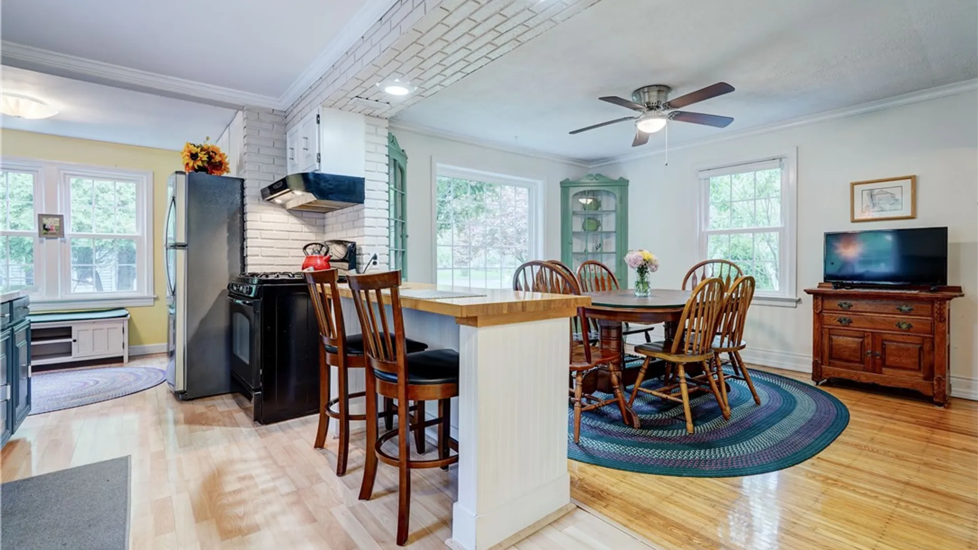 Property at 95 Brook Road, Pittsford, NY 14534 10