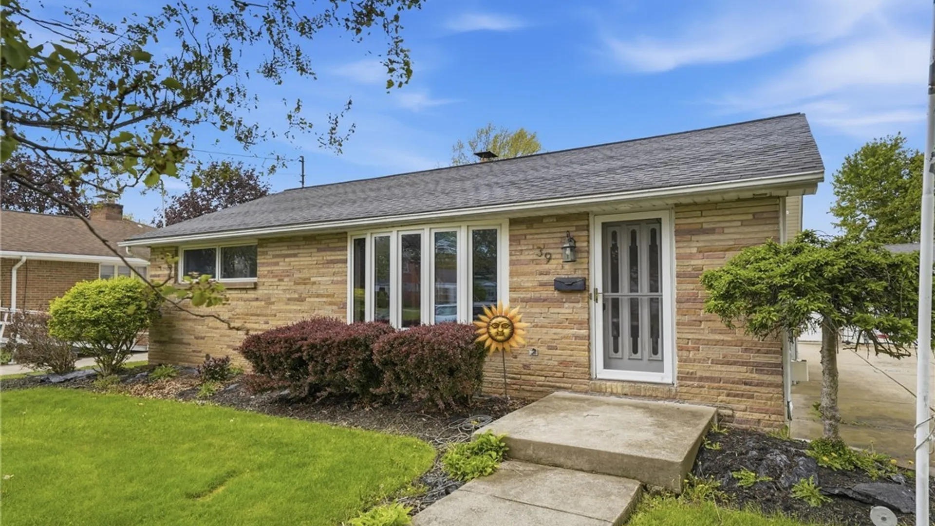 Property at 39 S Irwinwood Road, Lancaster, NY 14086 2