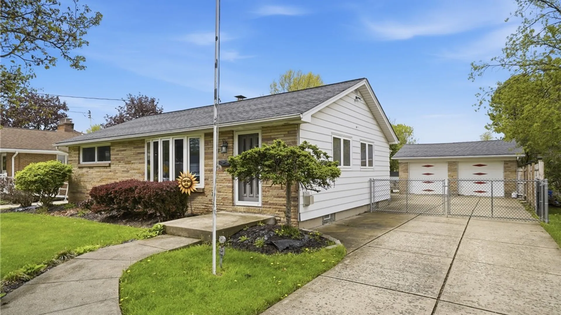 Property at 39 S Irwinwood Road, Lancaster, NY 14086 3