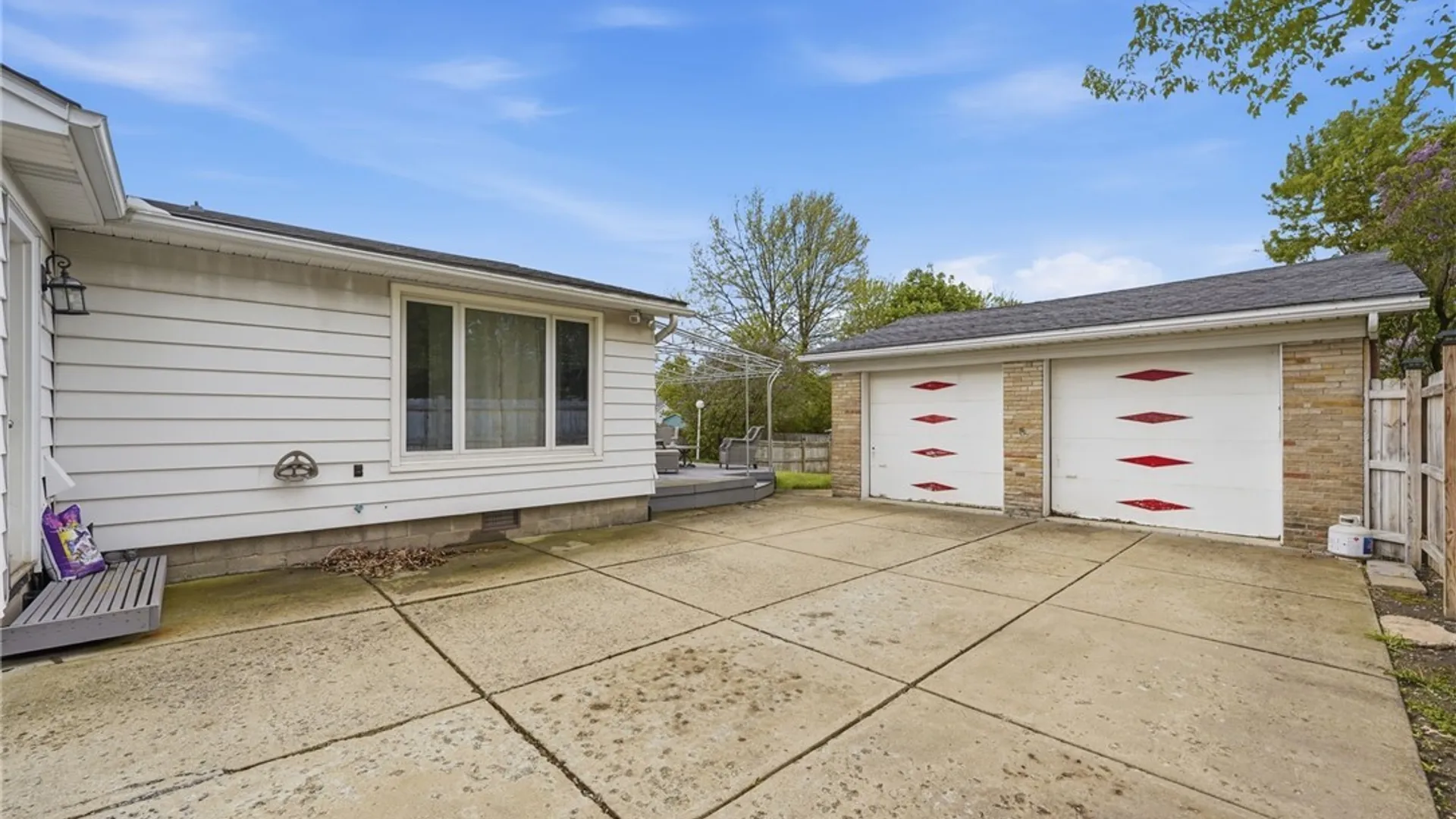 Property at 39 S Irwinwood Road, Lancaster, NY 14086 5