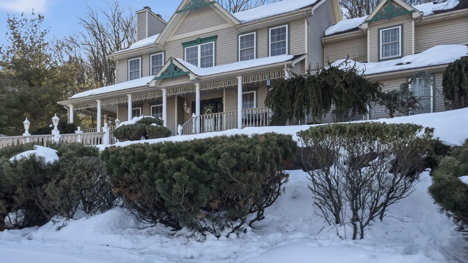 Property at 9 Oldfield Ct, Garnerville, NY 10923 3