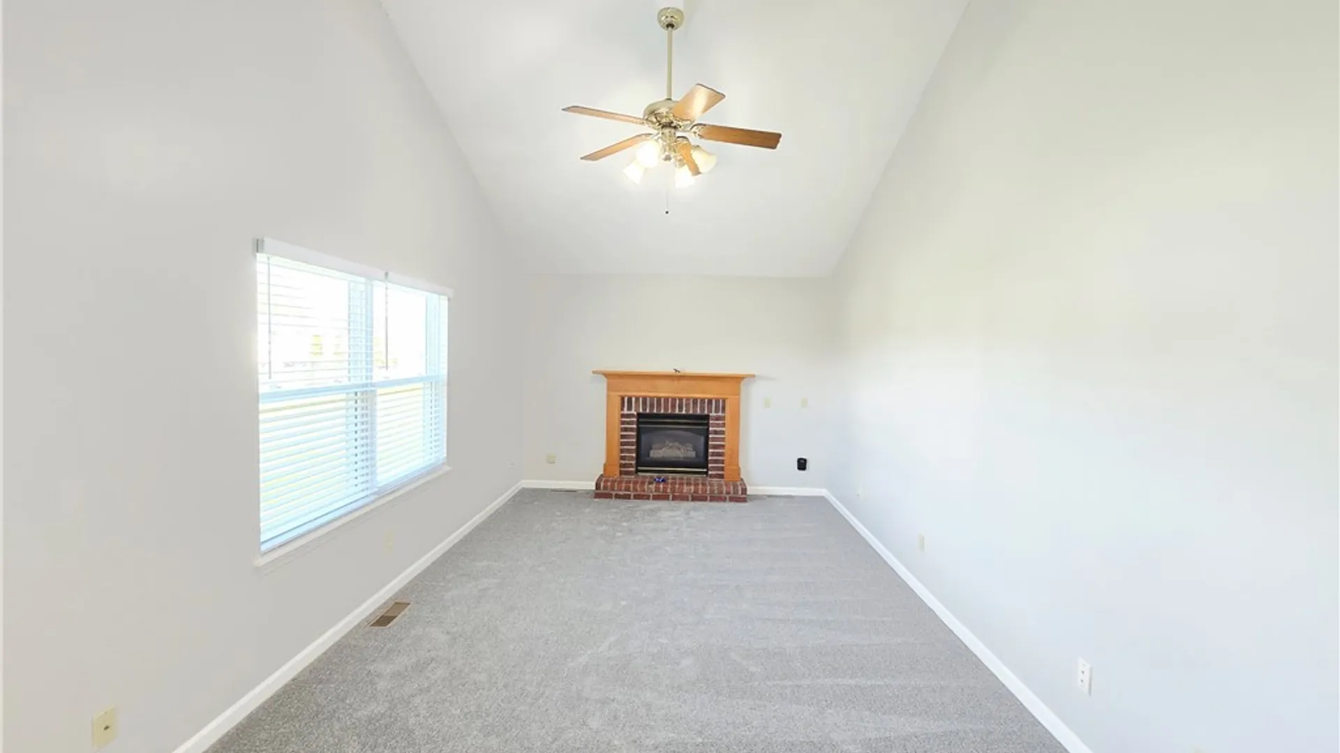 Property at 40 Oak Mills Crossing, Henrietta, NY 14586 14