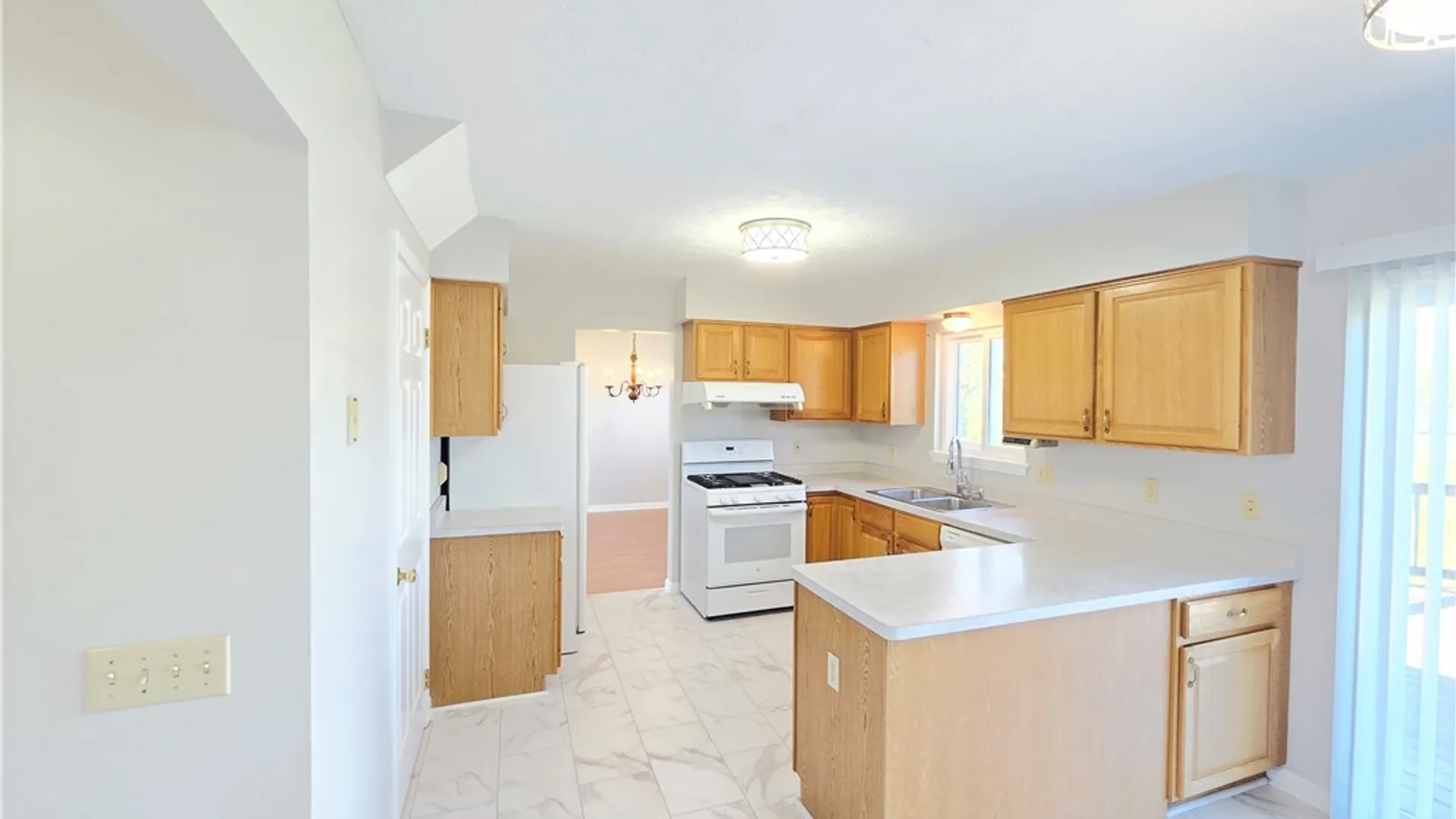 Property at 40 Oak Mills Crossing, Henrietta, NY 14586 15