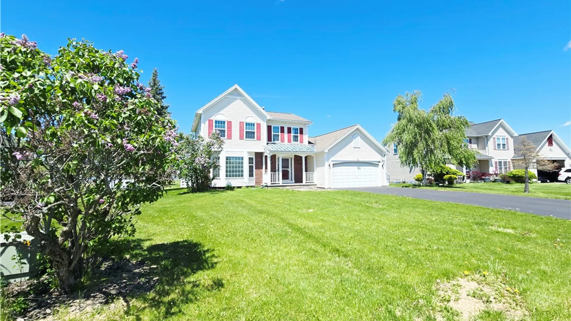 Property at 40 Oak Mills Crossing, Henrietta, NY 14586 2
