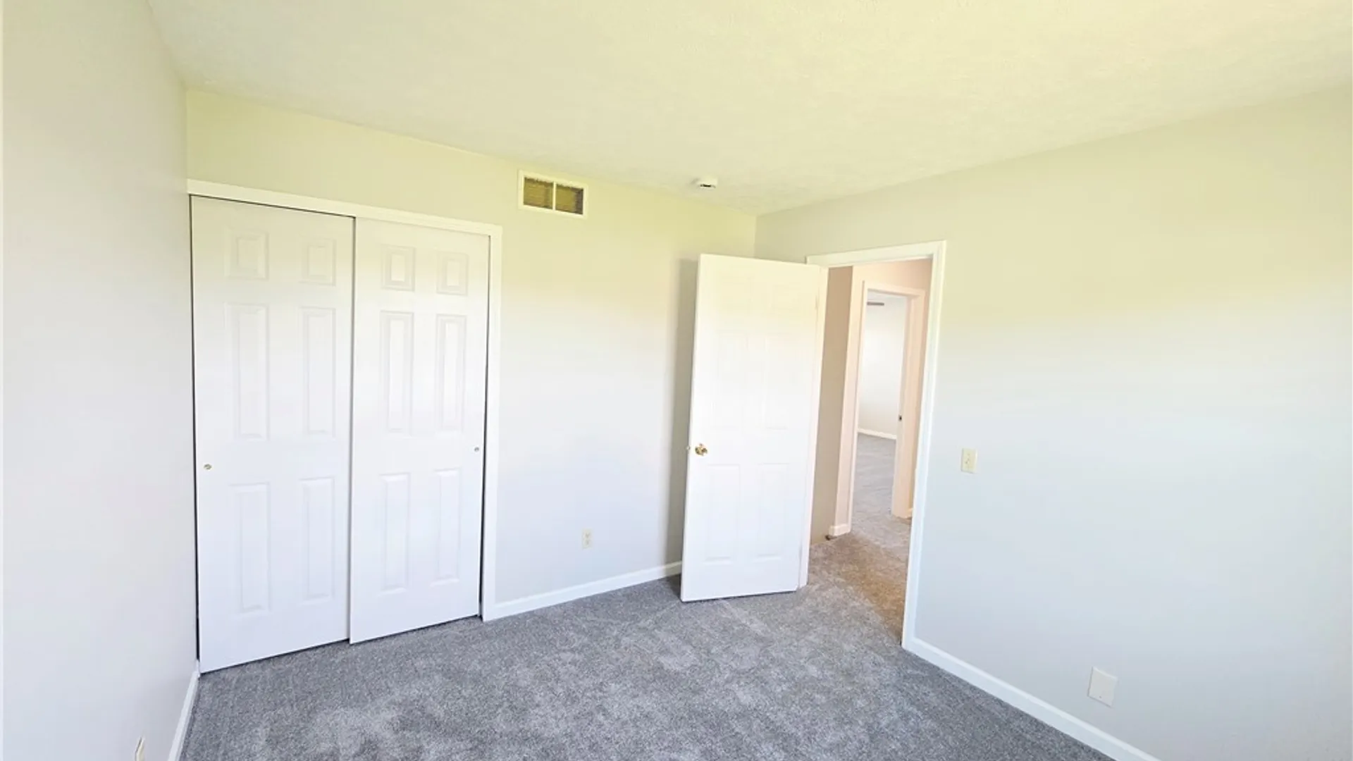 Property at 40 Oak Mills Crossing, Henrietta, NY 14586 26