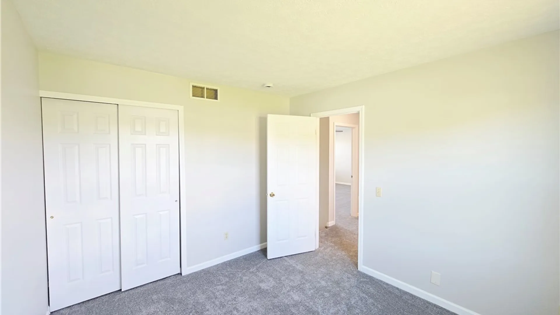 Property at 40 Oak Mills Crossing, Henrietta, NY 14586 33