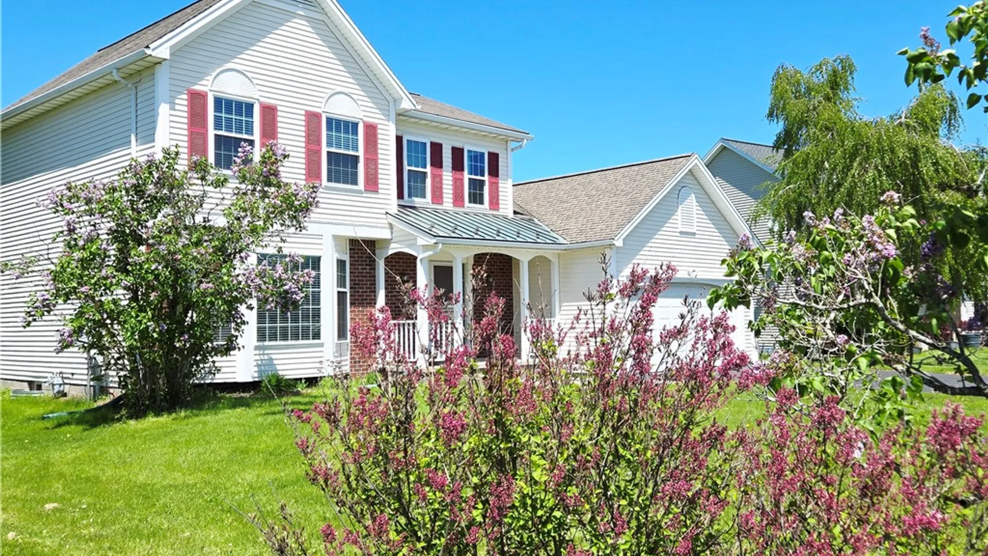 Property at 40 Oak Mills Crossing, Henrietta, NY 14586 4