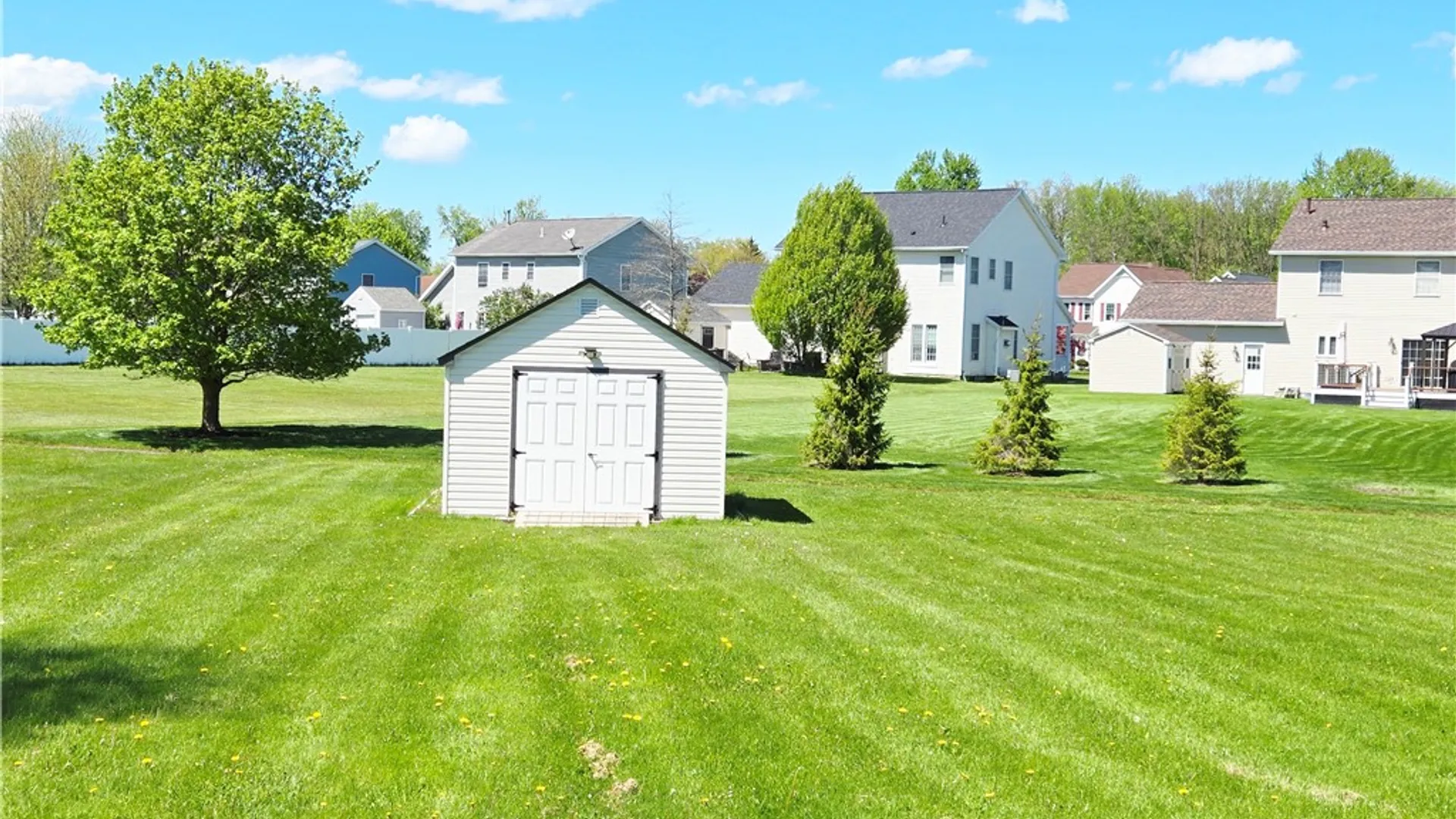 Property at 40 Oak Mills Crossing, Henrietta, NY 14586 46