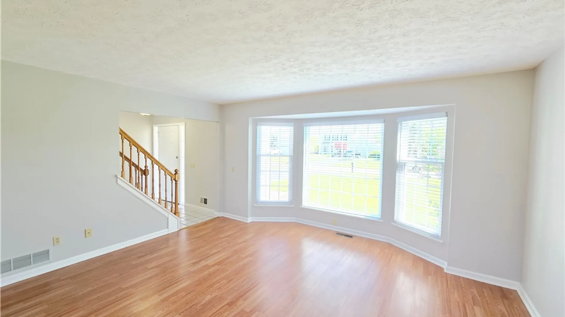 Property at 40 Oak Mills Crossing, Henrietta, NY 14586 9
