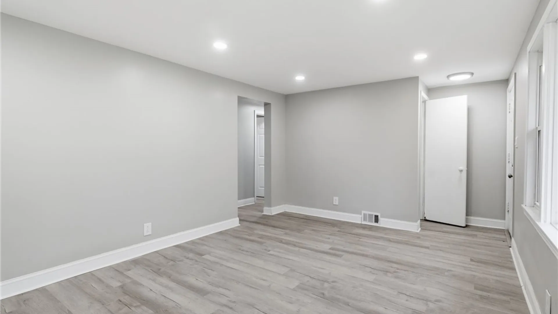 Property at 18 Princess Drive, Cheektowaga, NY 14225 6