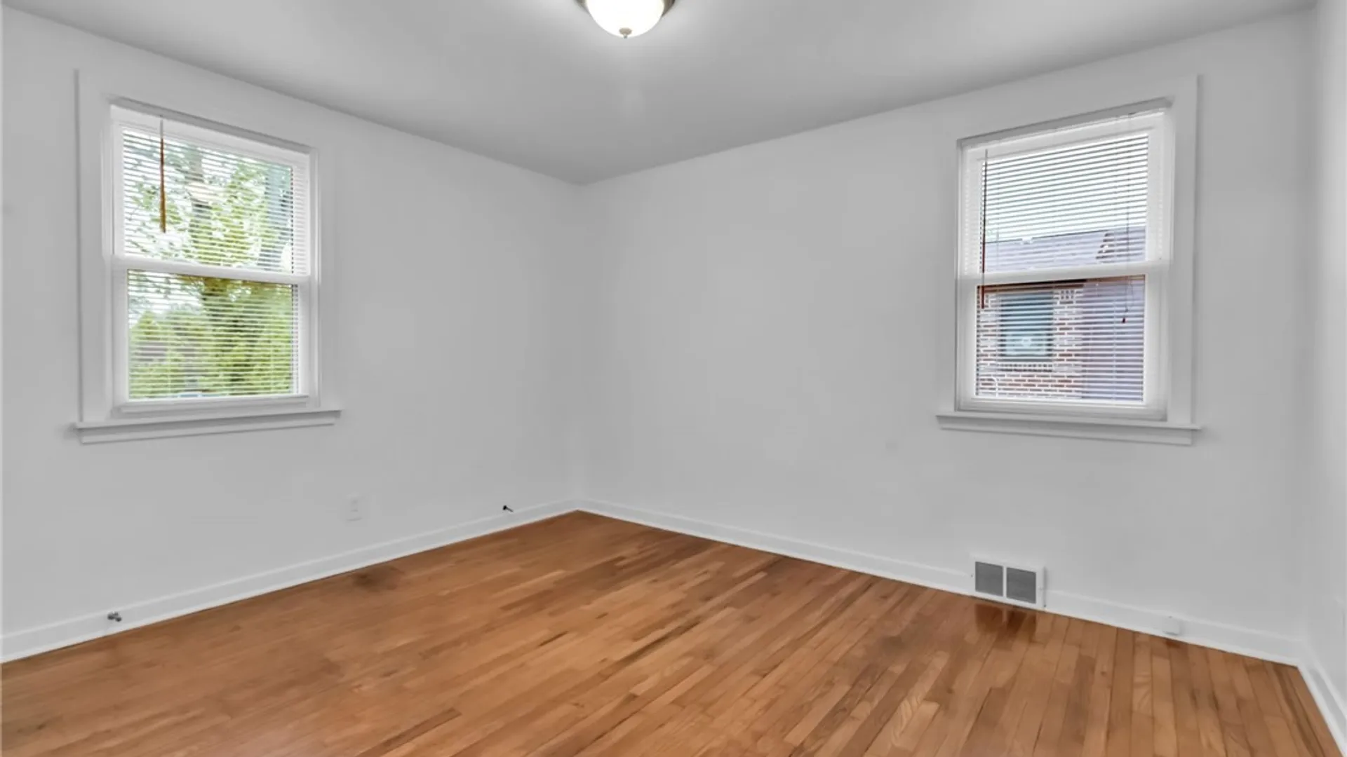 Property at 570 Roycroft Boulevard, Cheektowaga, NY 14225 19