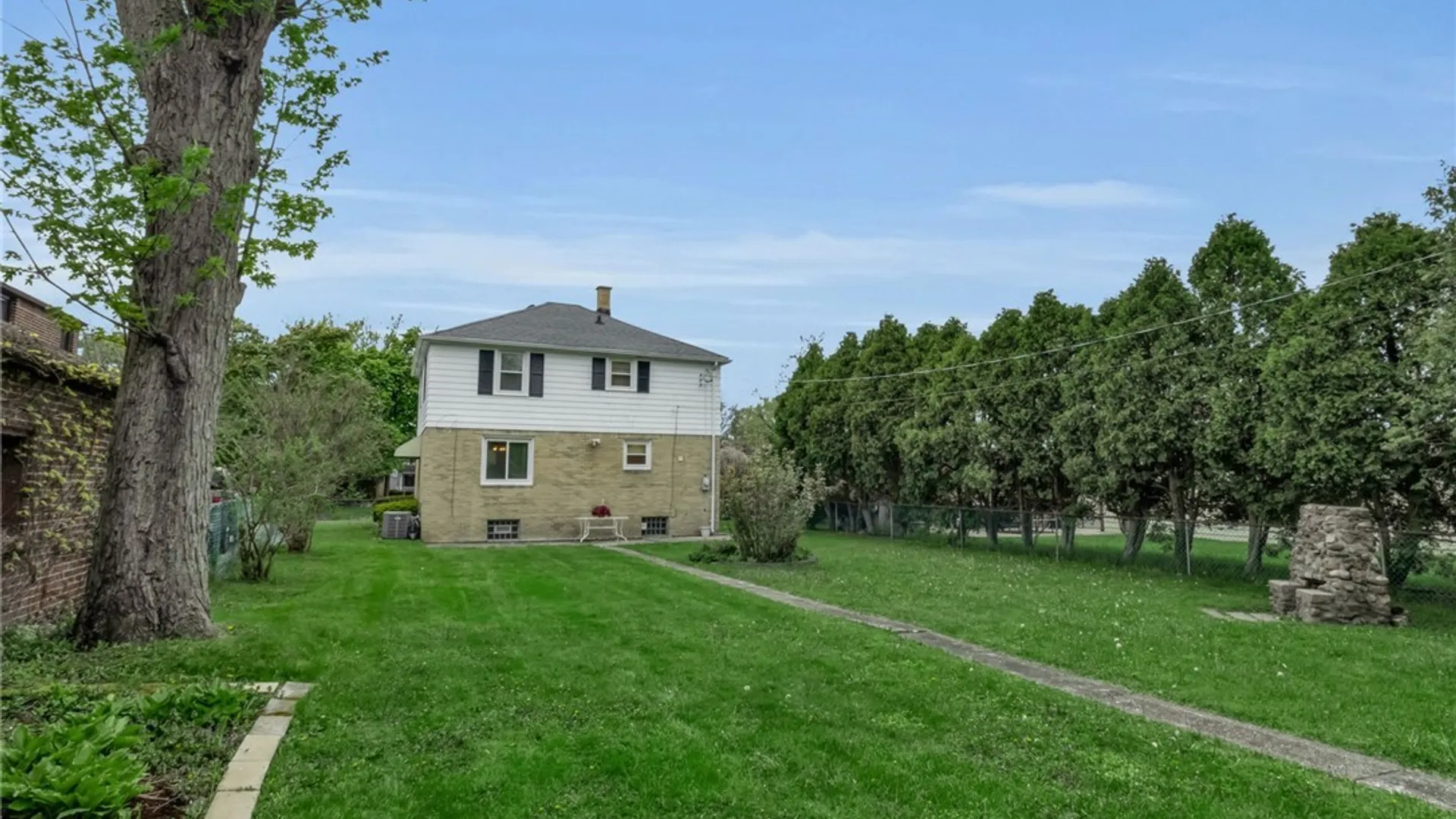 Property at 570 Roycroft Boulevard, Cheektowaga, NY 14225 25