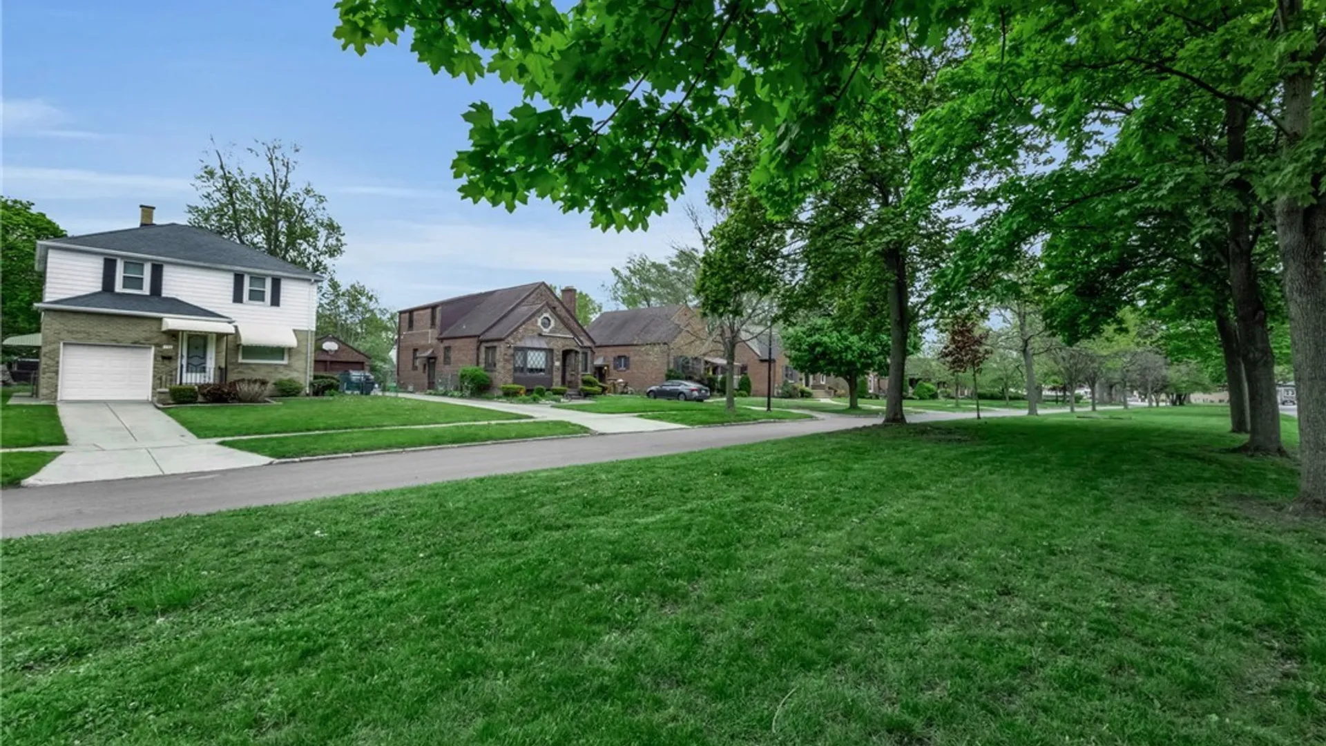 Property at 570 Roycroft Boulevard, Cheektowaga, NY 14225 3