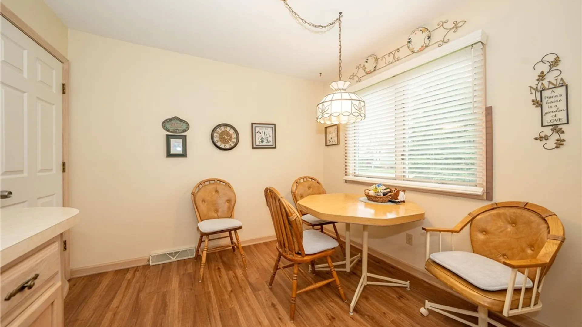 Property at 17 Niagara Shore Drive, Tonawanda, NY 14150 17