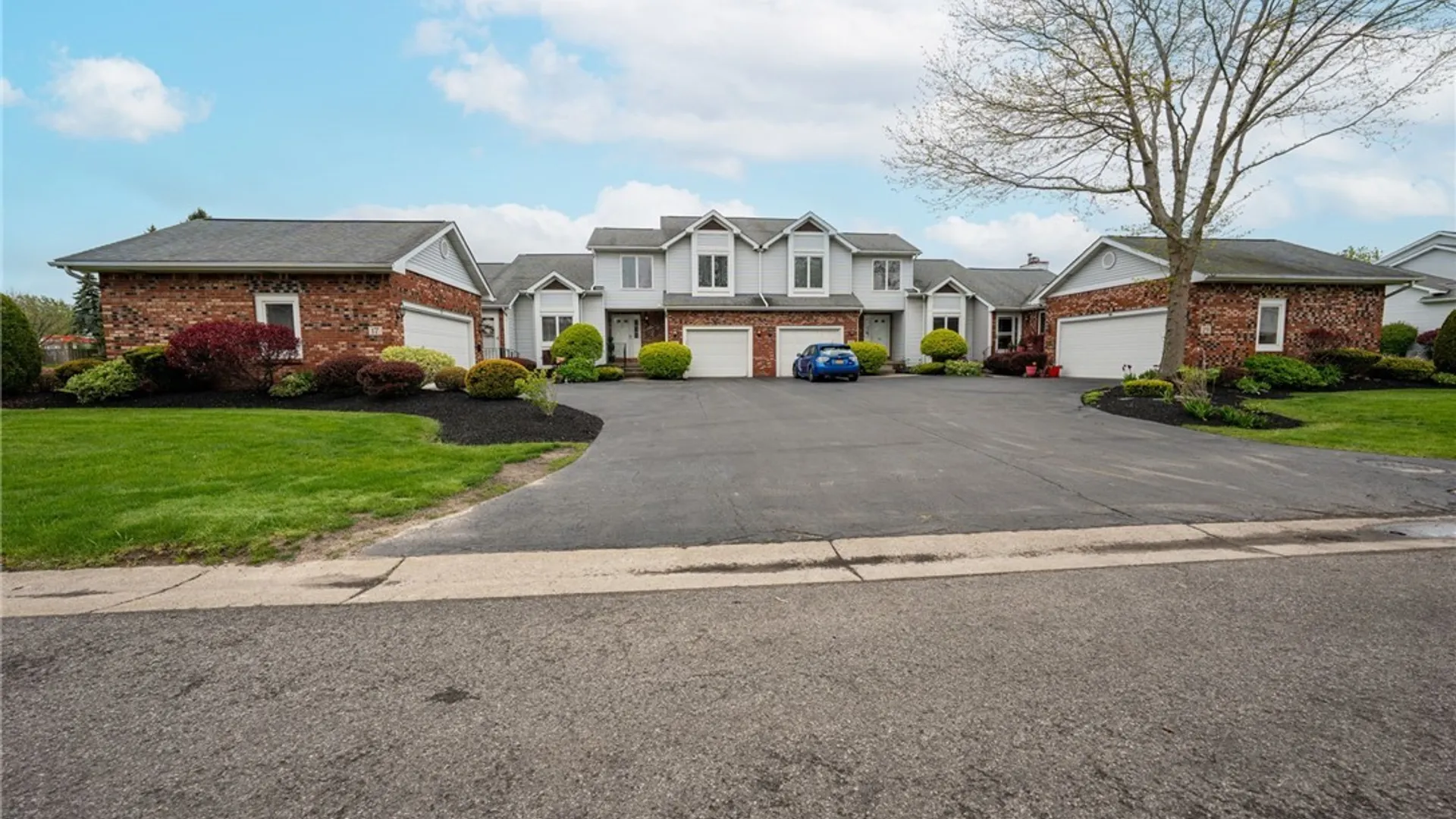 Property at 17 Niagara Shore Drive, Tonawanda, NY 14150 2