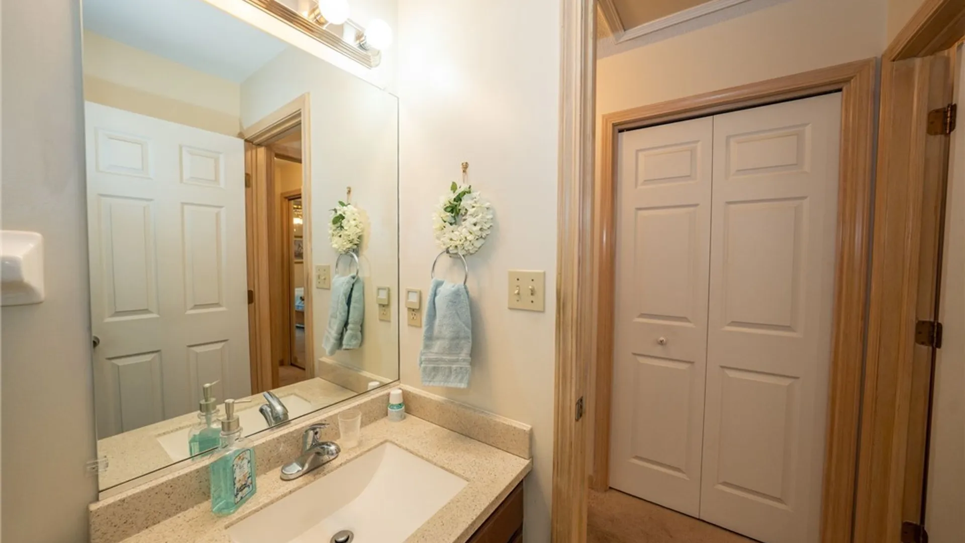 Property at 17 Niagara Shore Drive, Tonawanda, NY 14150 24