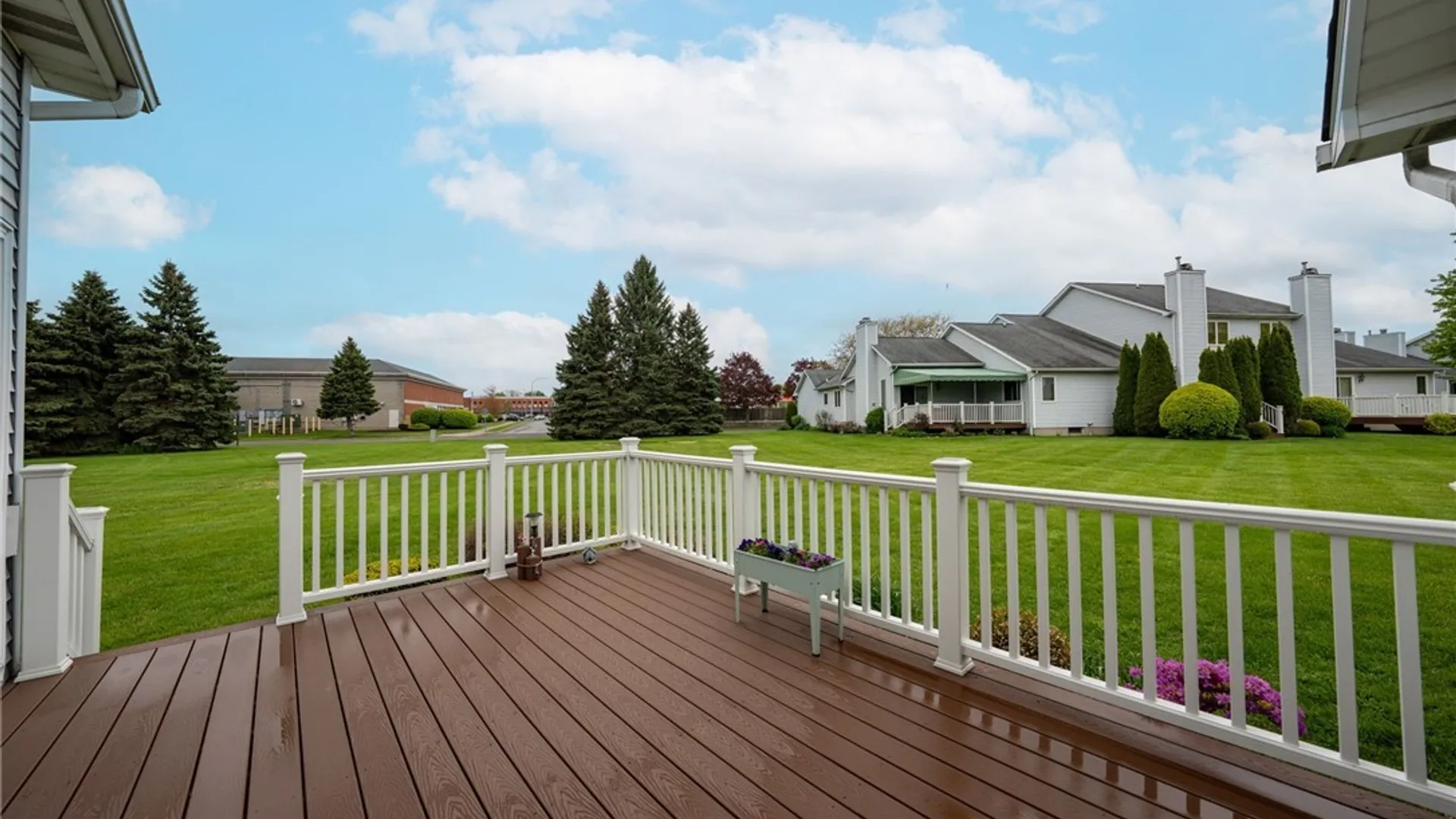 Property at 17 Niagara Shore Drive, Tonawanda, NY 14150 30