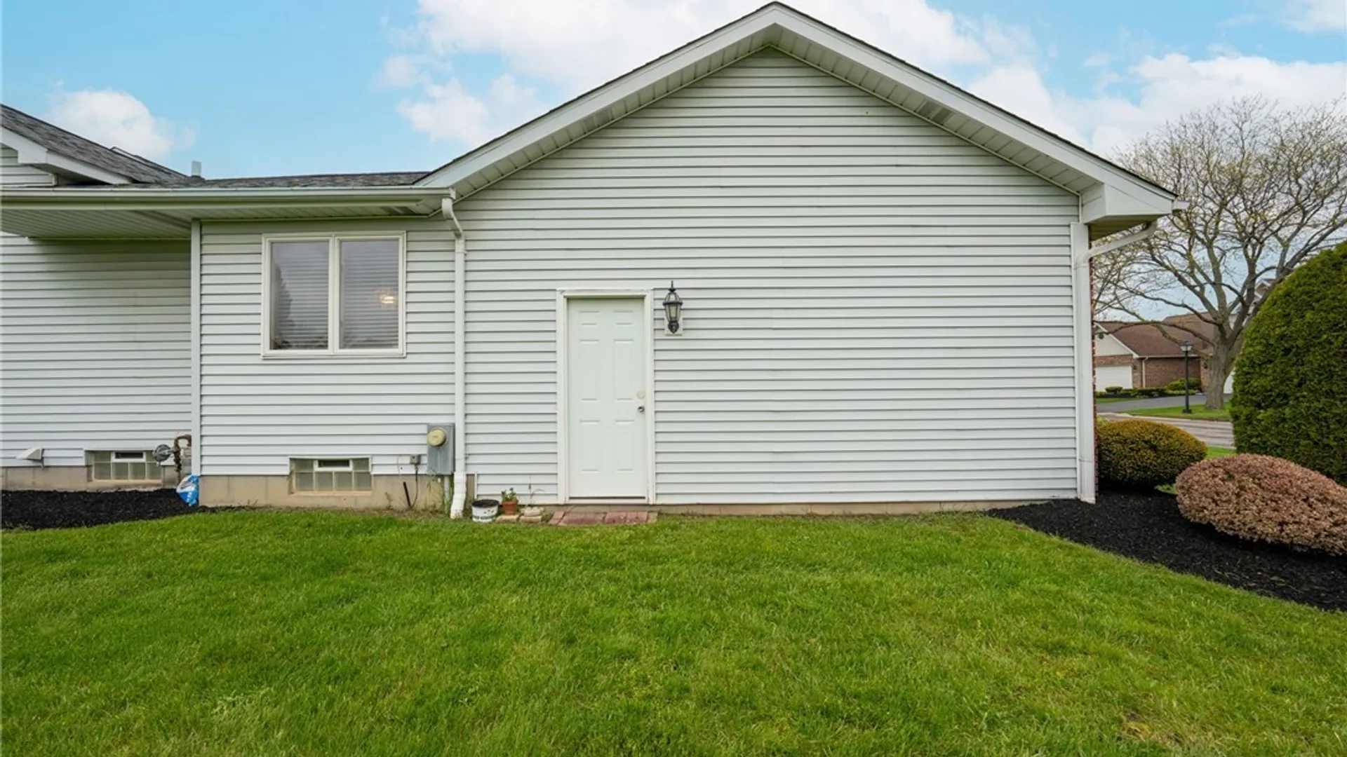 Property at 17 Niagara Shore Drive, Tonawanda, NY 14150 31