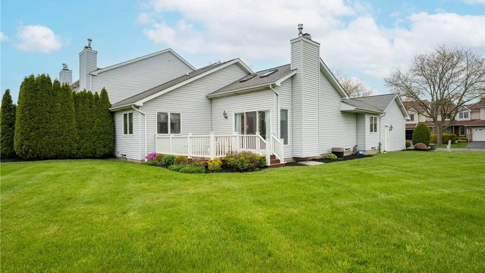 Property at 17 Niagara Shore Drive, Tonawanda, NY 14150 32