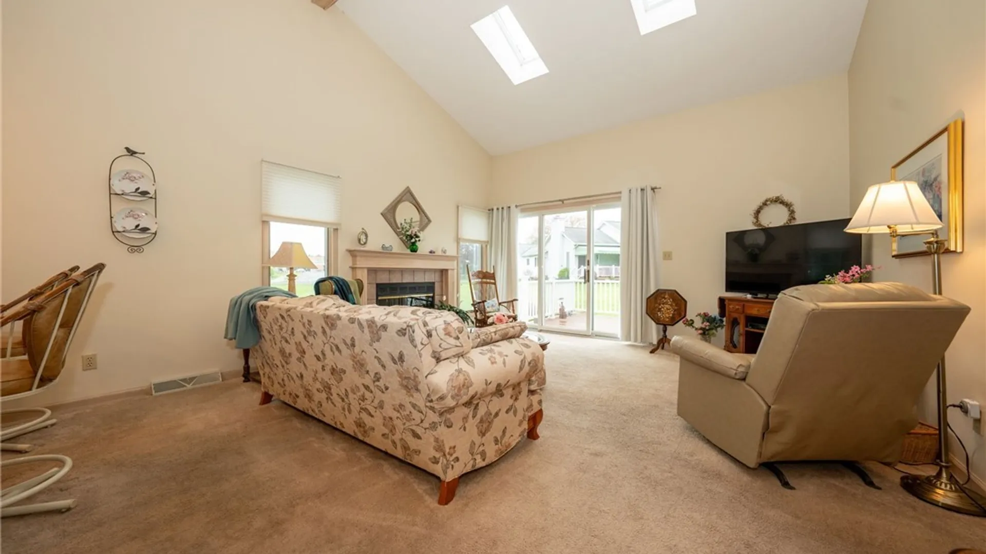 Property at 17 Niagara Shore Drive, Tonawanda, NY 14150 9