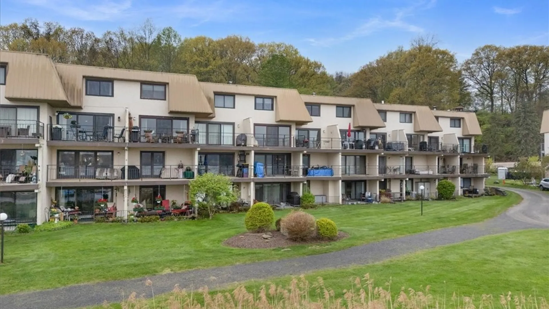 Property at 416 Bay Village Drive, Irondequoit, NY 14609 2