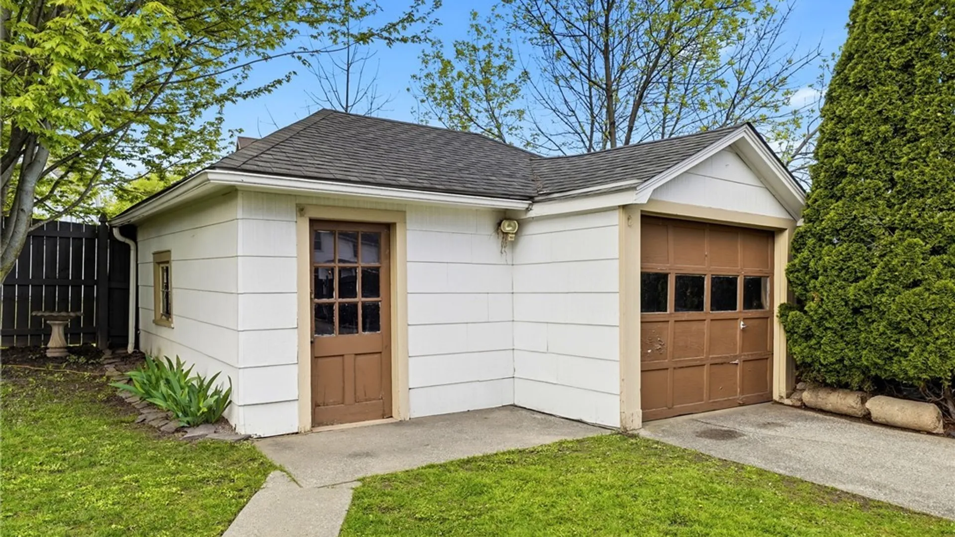 Property at 50 Bostwick Place, Cheektowaga, NY 14043 7