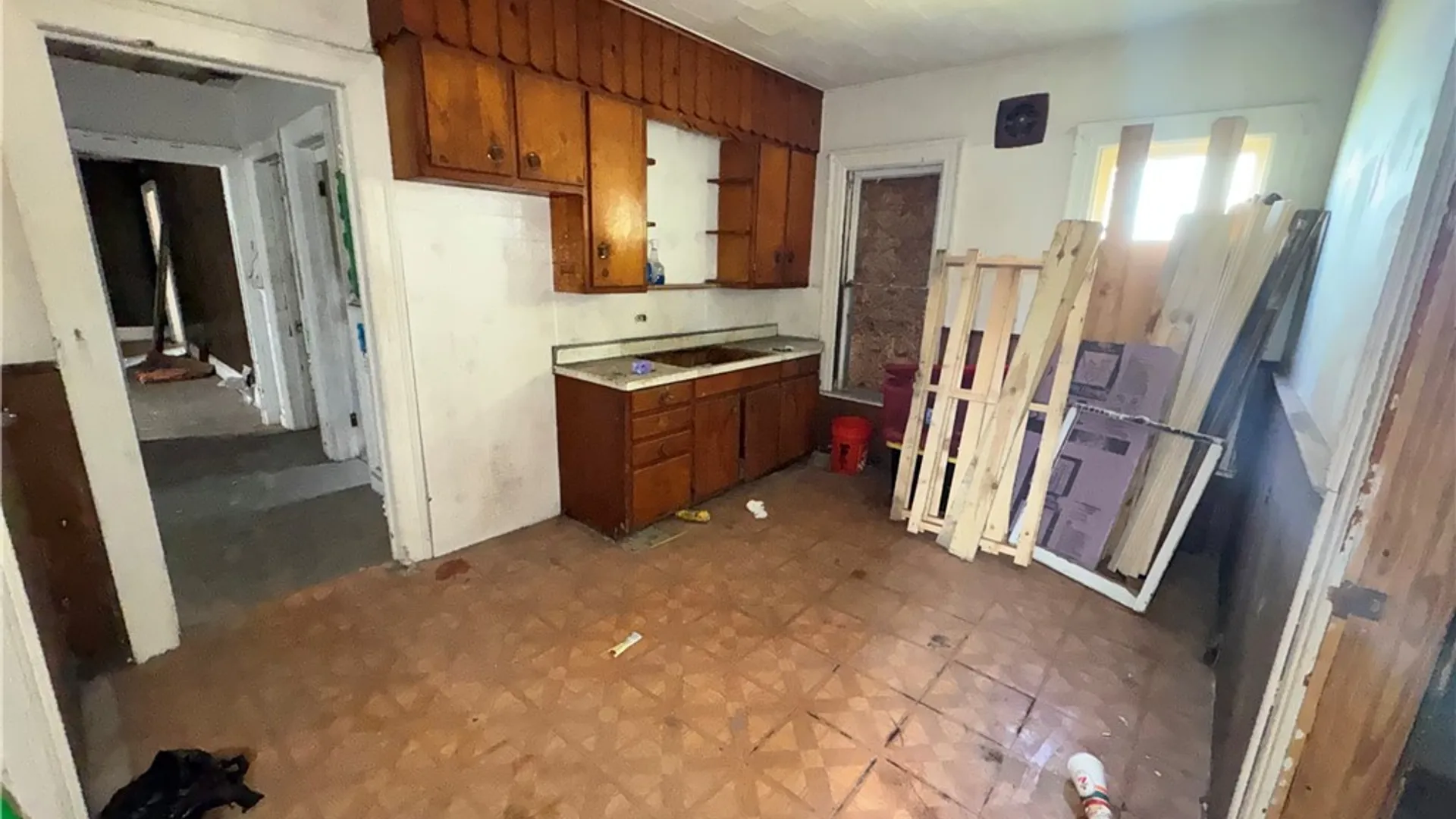 Property at 1018 Cleveland Avenue, Niagara Falls, NY 14305 10