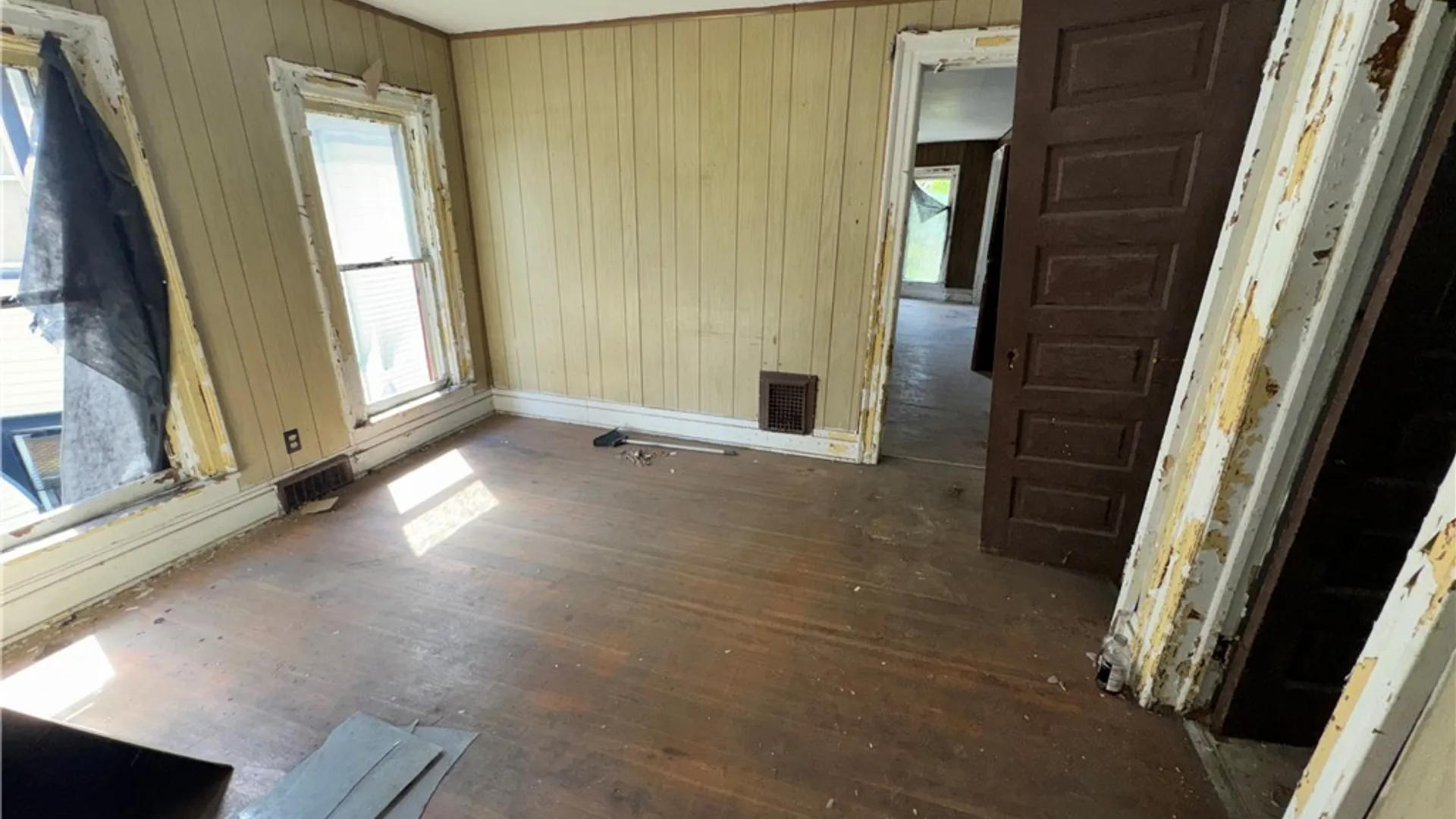 Property at 1018 Cleveland Avenue, Niagara Falls, NY 14305 13