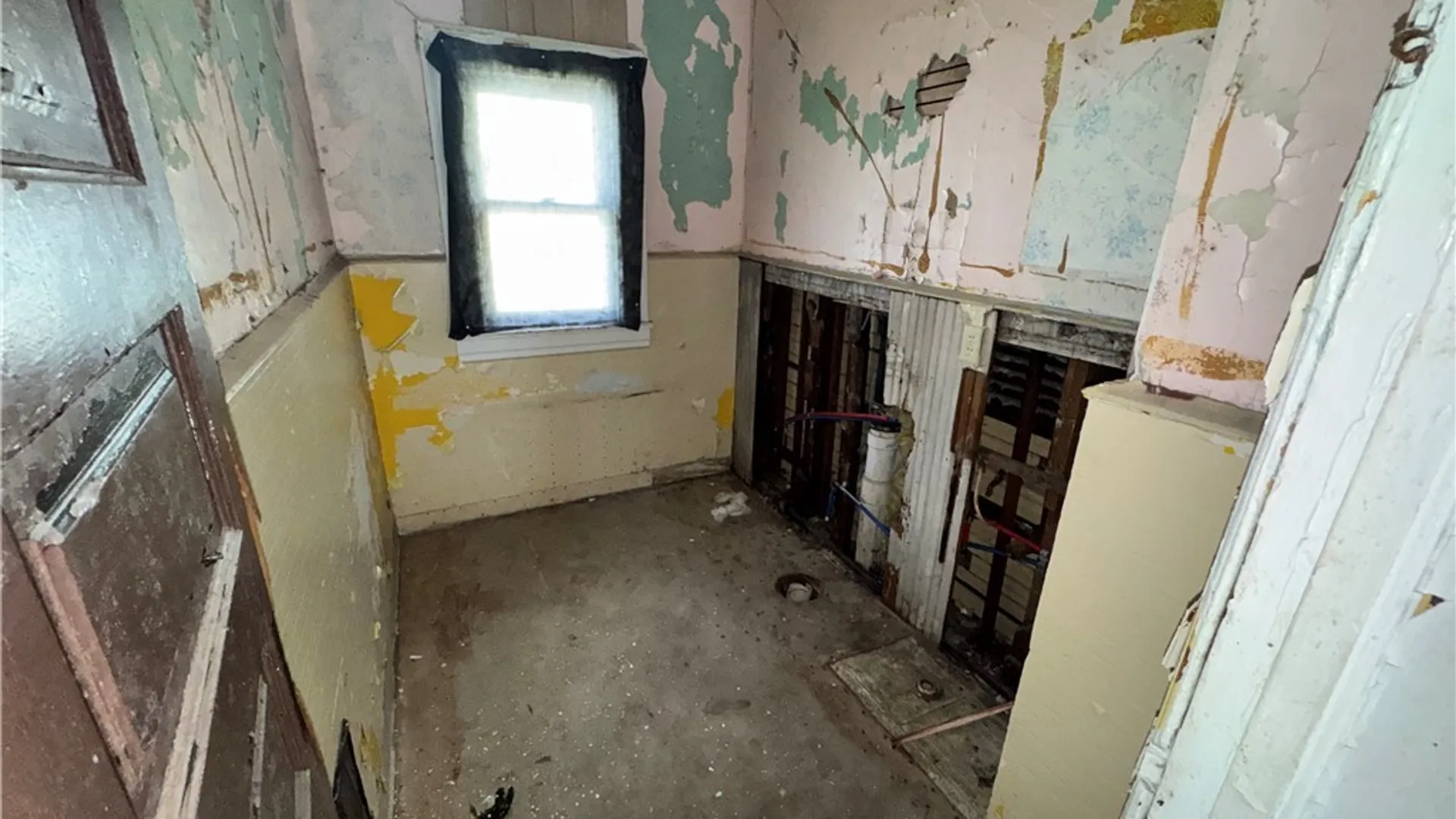 Property at 1018 Cleveland Avenue, Niagara Falls, NY 14305 14