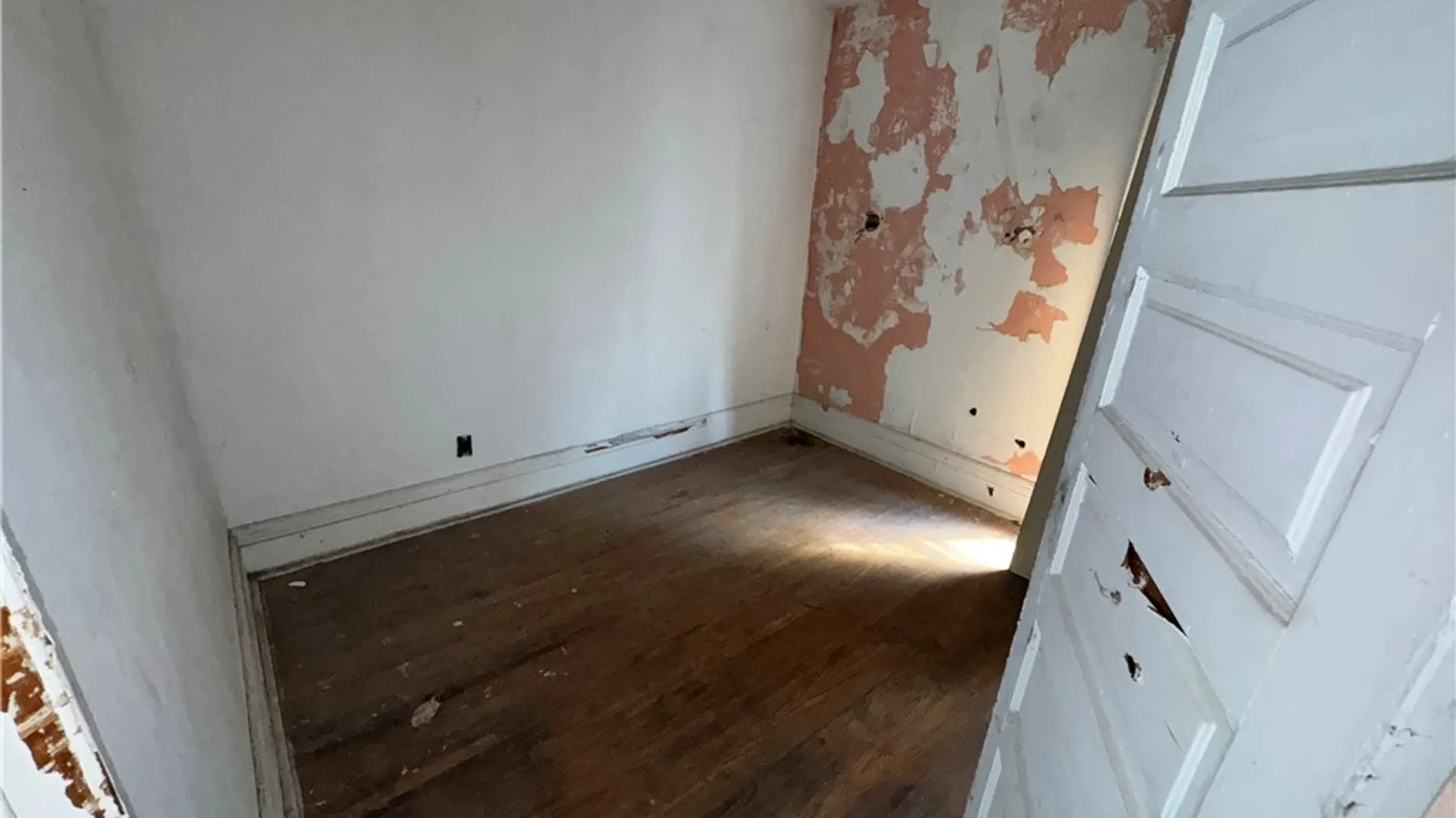 Property at 1018 Cleveland Avenue, Niagara Falls, NY 14305 15