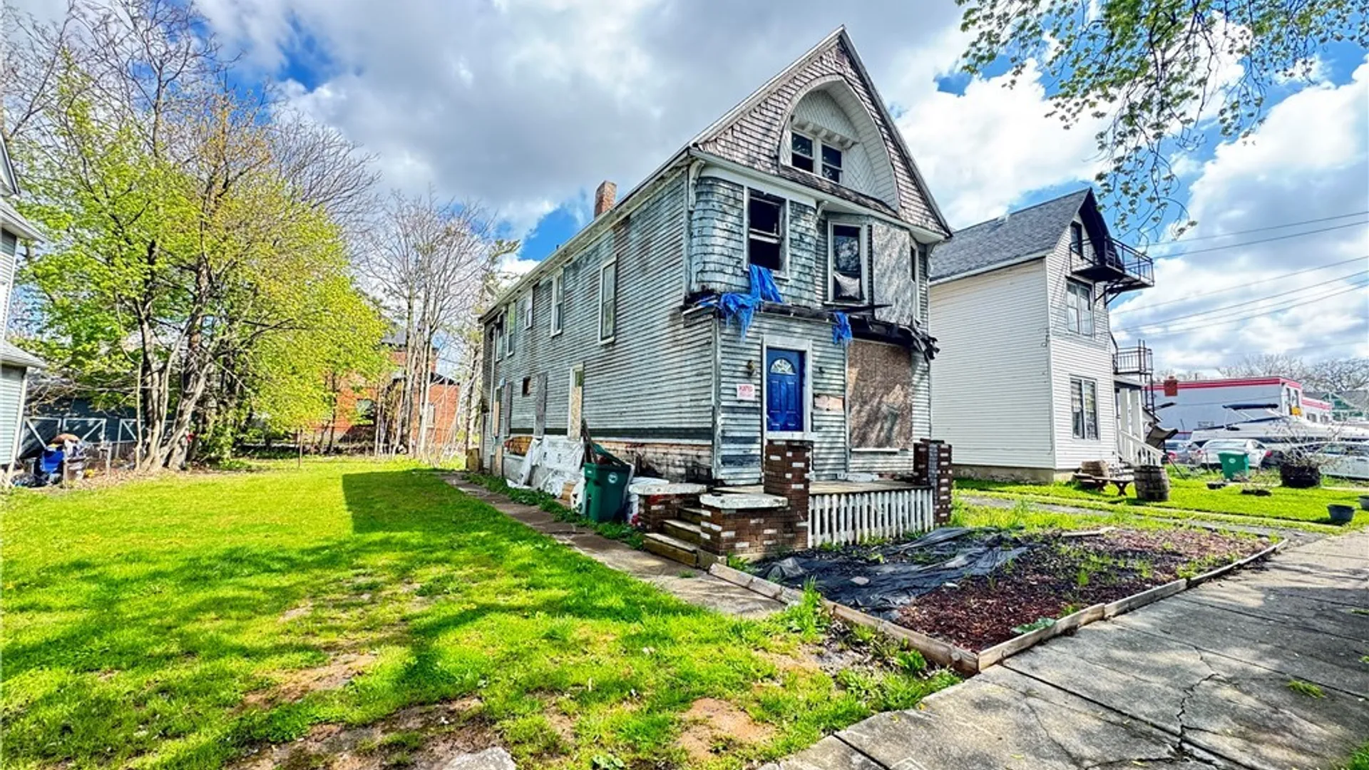 Property at 1018 Cleveland Avenue, Niagara Falls, NY 14305 2