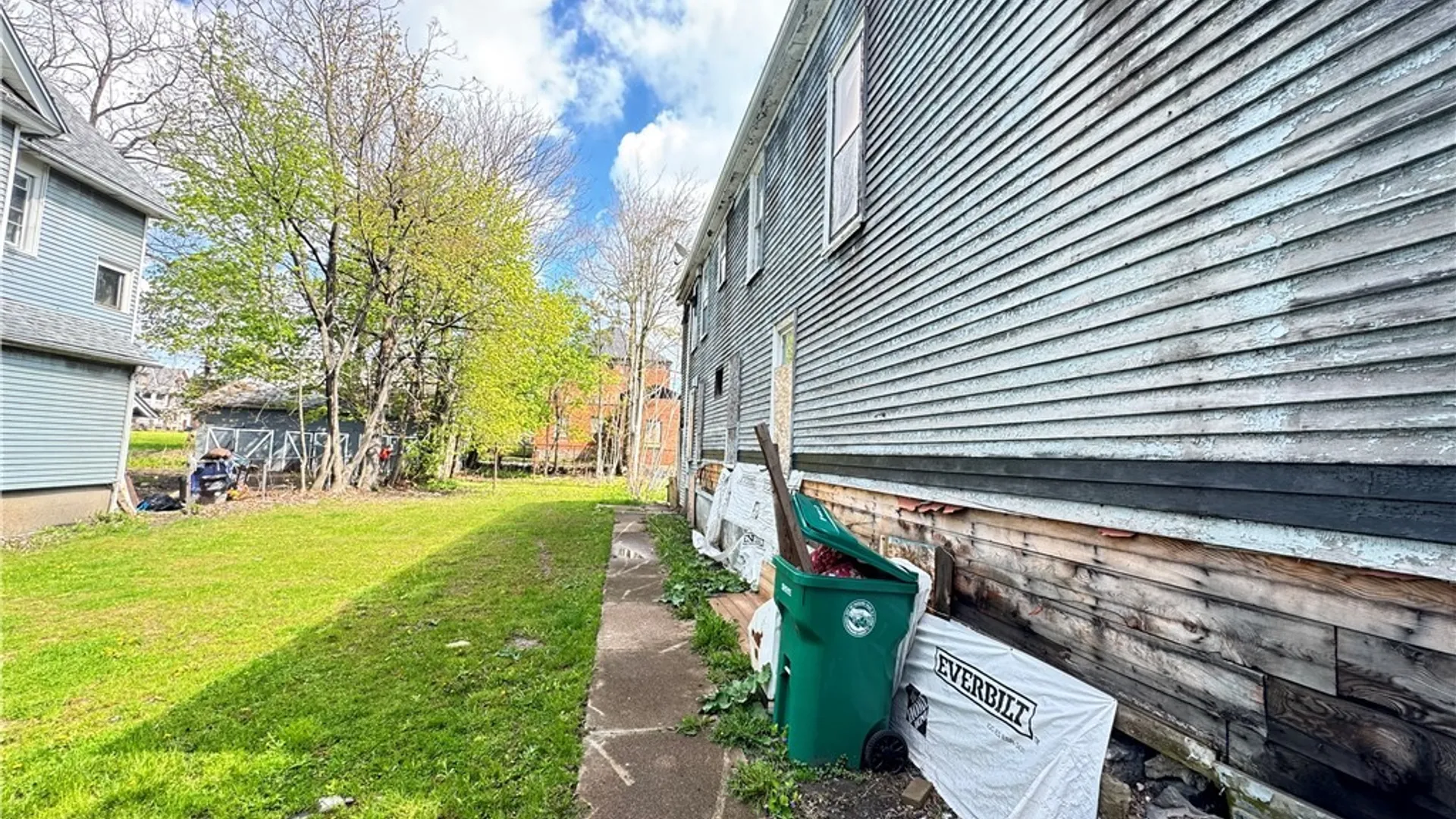 Property at 1018 Cleveland Avenue, Niagara Falls, NY 14305 4
