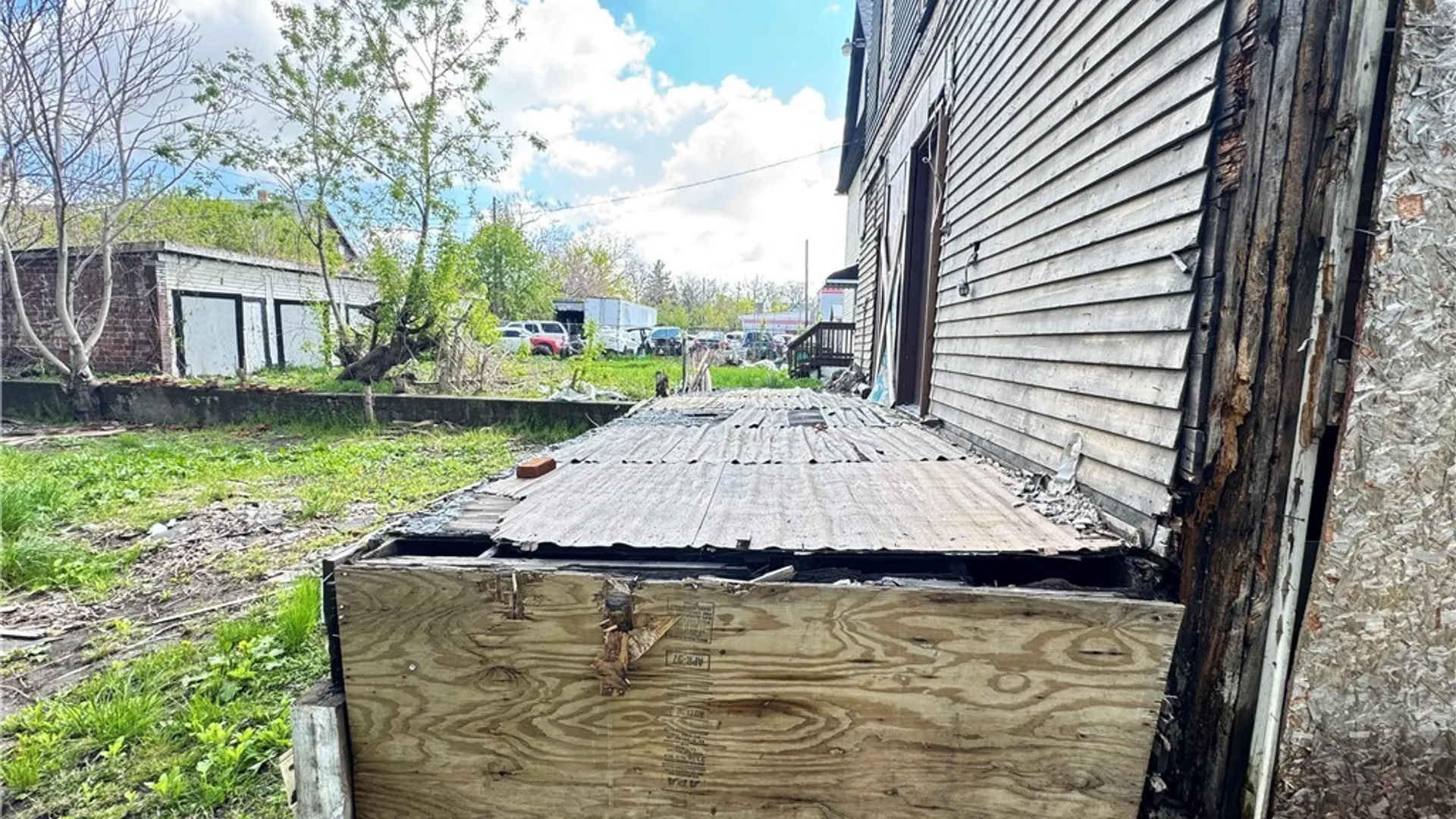 Property at 1018 Cleveland Avenue, Niagara Falls, NY 14305 5
