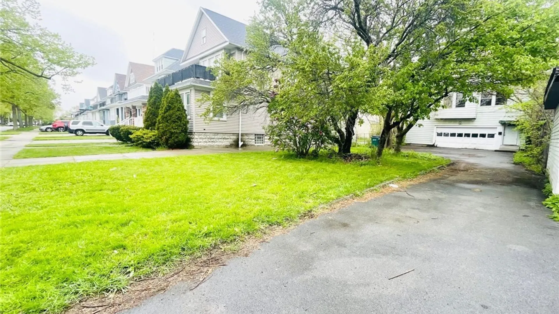 Property at 115 Stratford Road, Buffalo, NY 14216 3