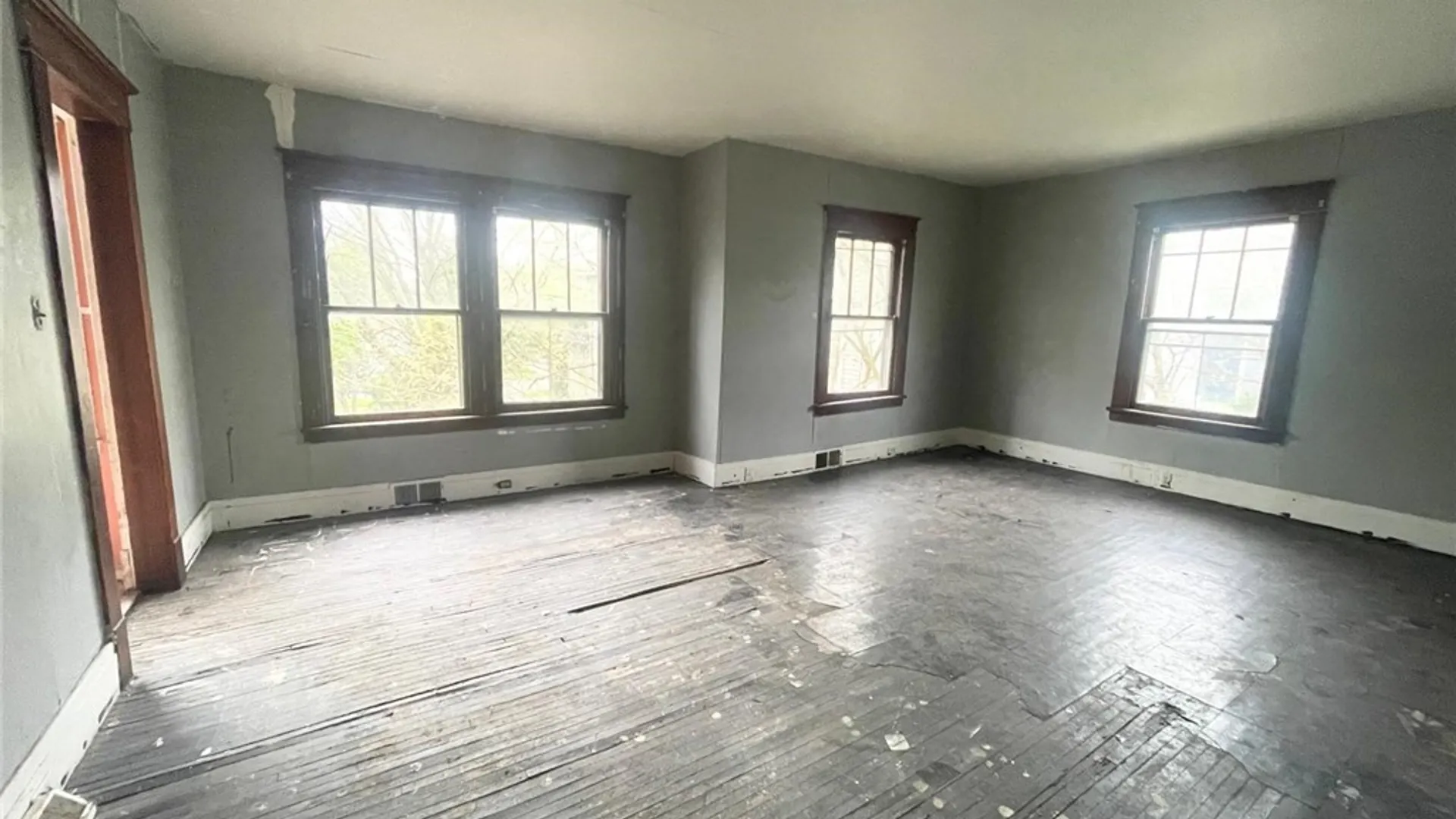 Property at 115 Stratford Road, Buffalo, NY 14216 6