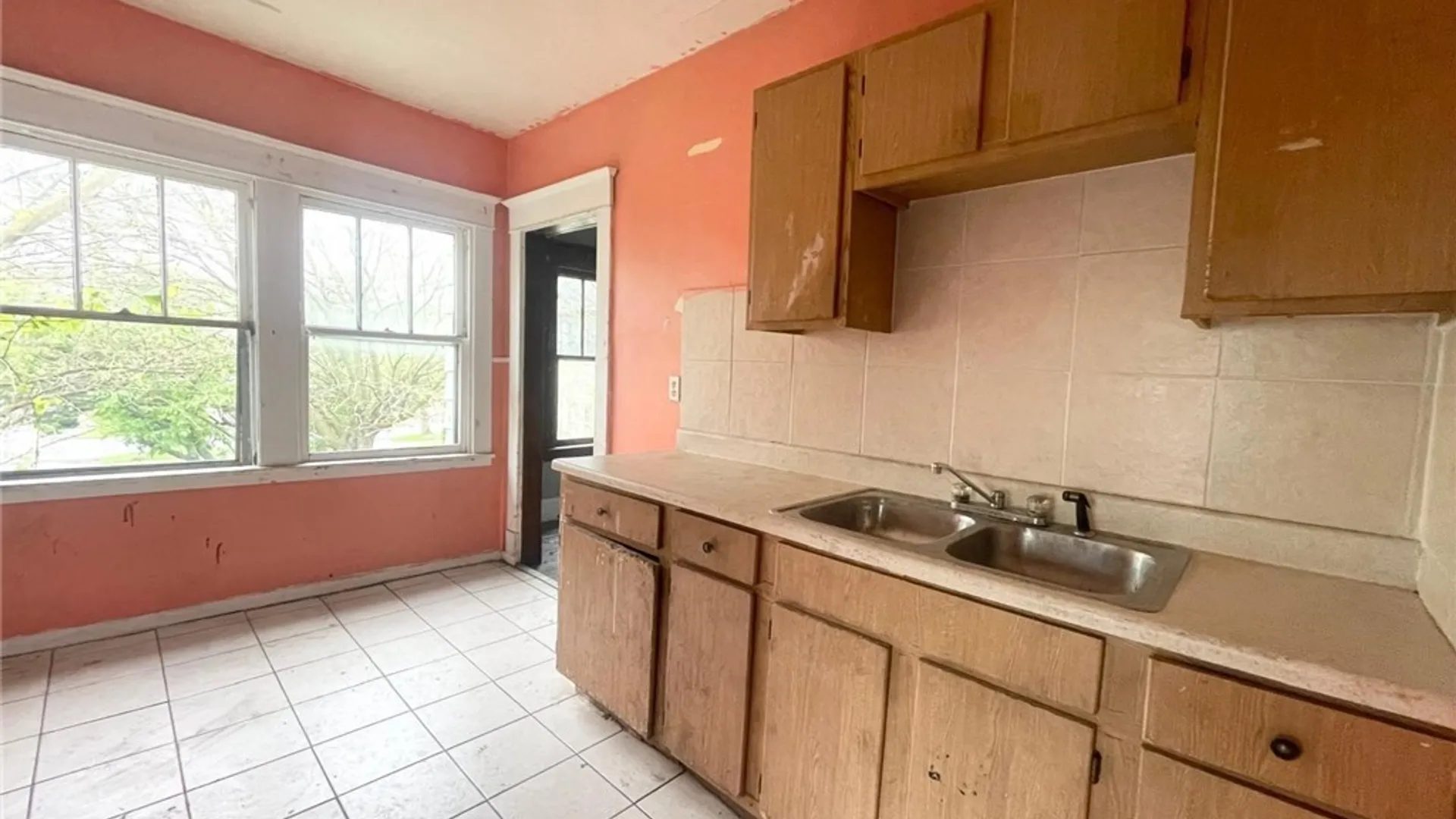 Property at 115 Stratford Road, Buffalo, NY 14216 8