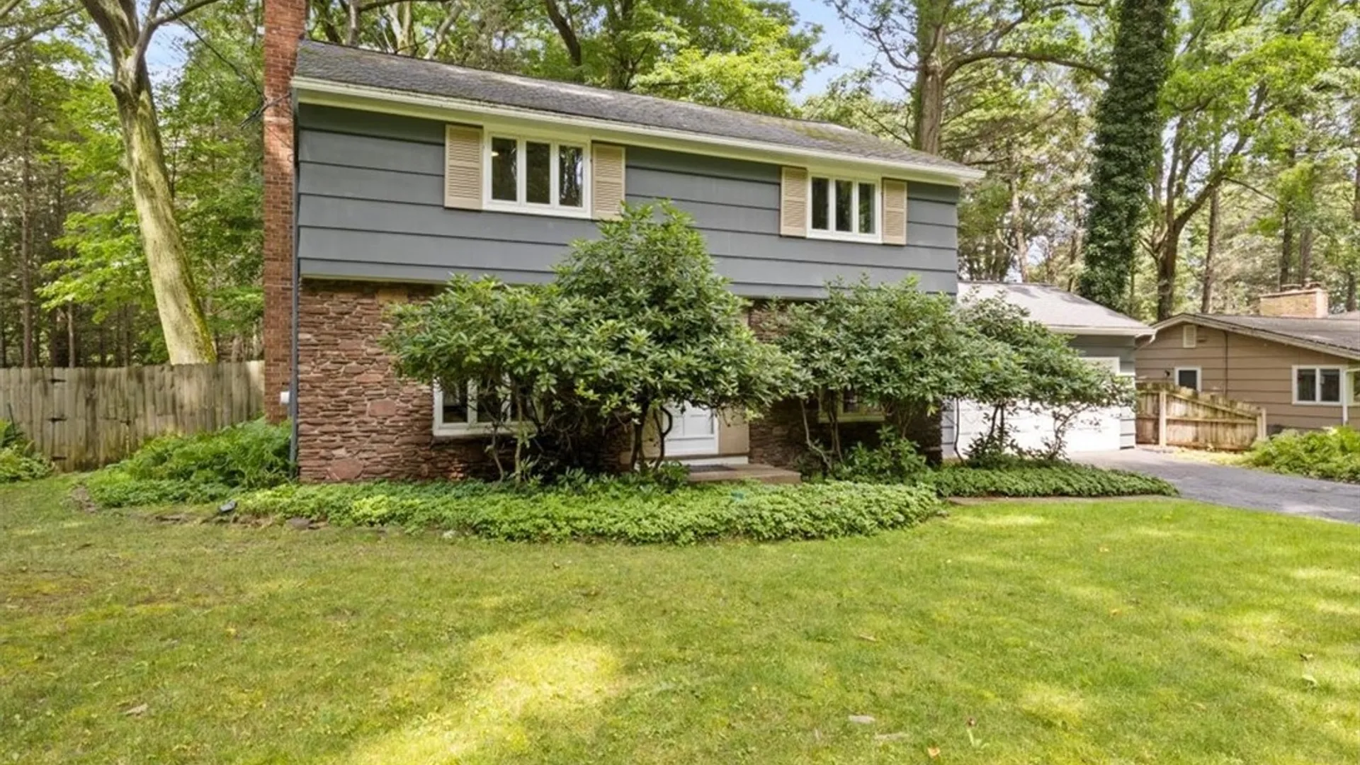 Property at 485 Oakridge Drive, Irondequoit, NY 14617 4
