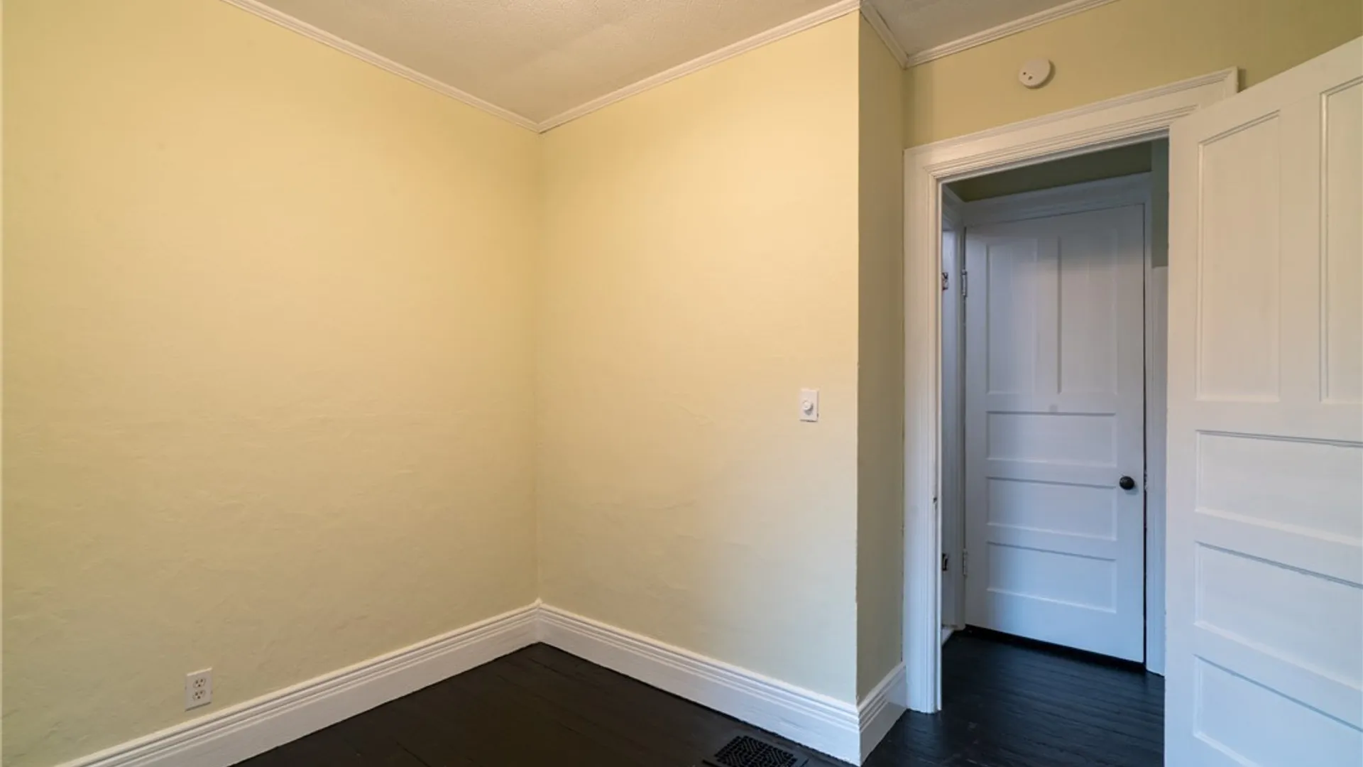 Property at 299 Delavan Ave Avenue, Buffalo, NY 14213 31