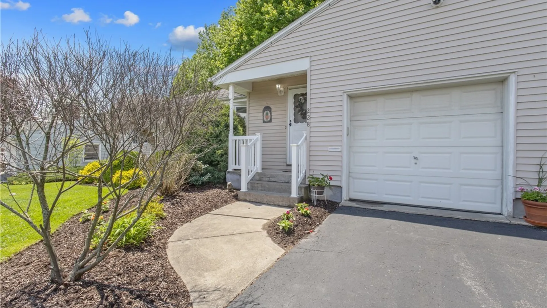 Property at 228 Marian Drive, Geddes, NY 13219 4