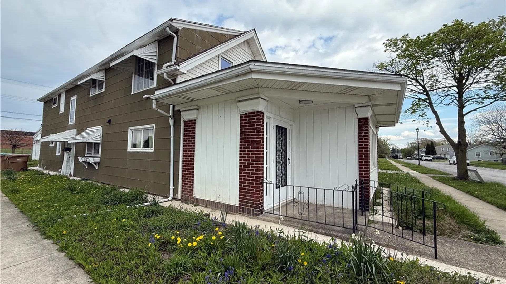 Property at 2 Rowan Road, Cheektowaga, NY 14215 2