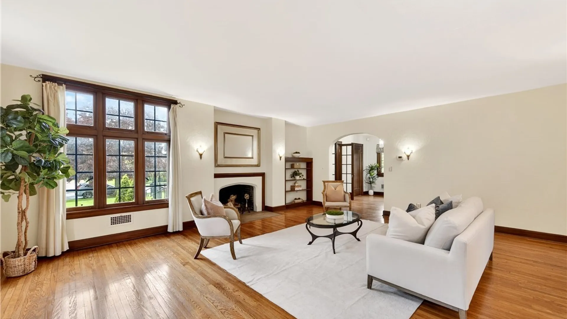 Property at 90 Jewett Pkwy, Buffalo, NY 14214 8